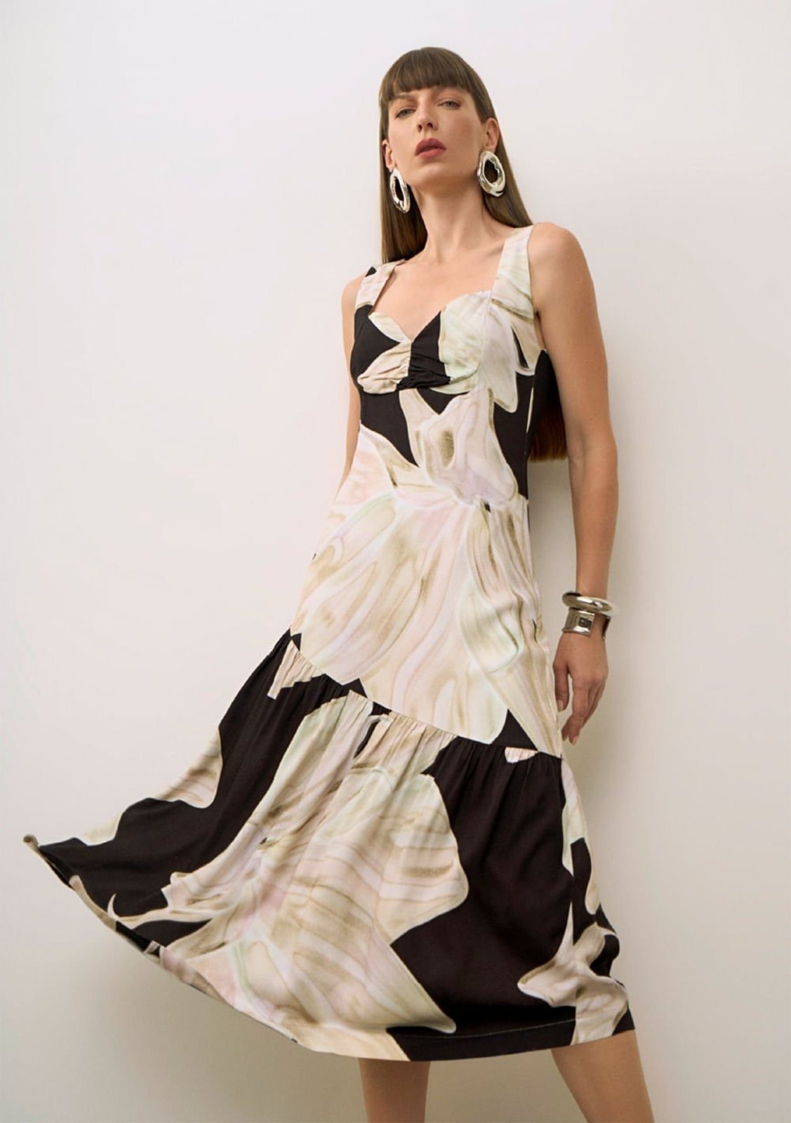 Vestido Iódice Ajustado Decote V Com Alça Midi Preto