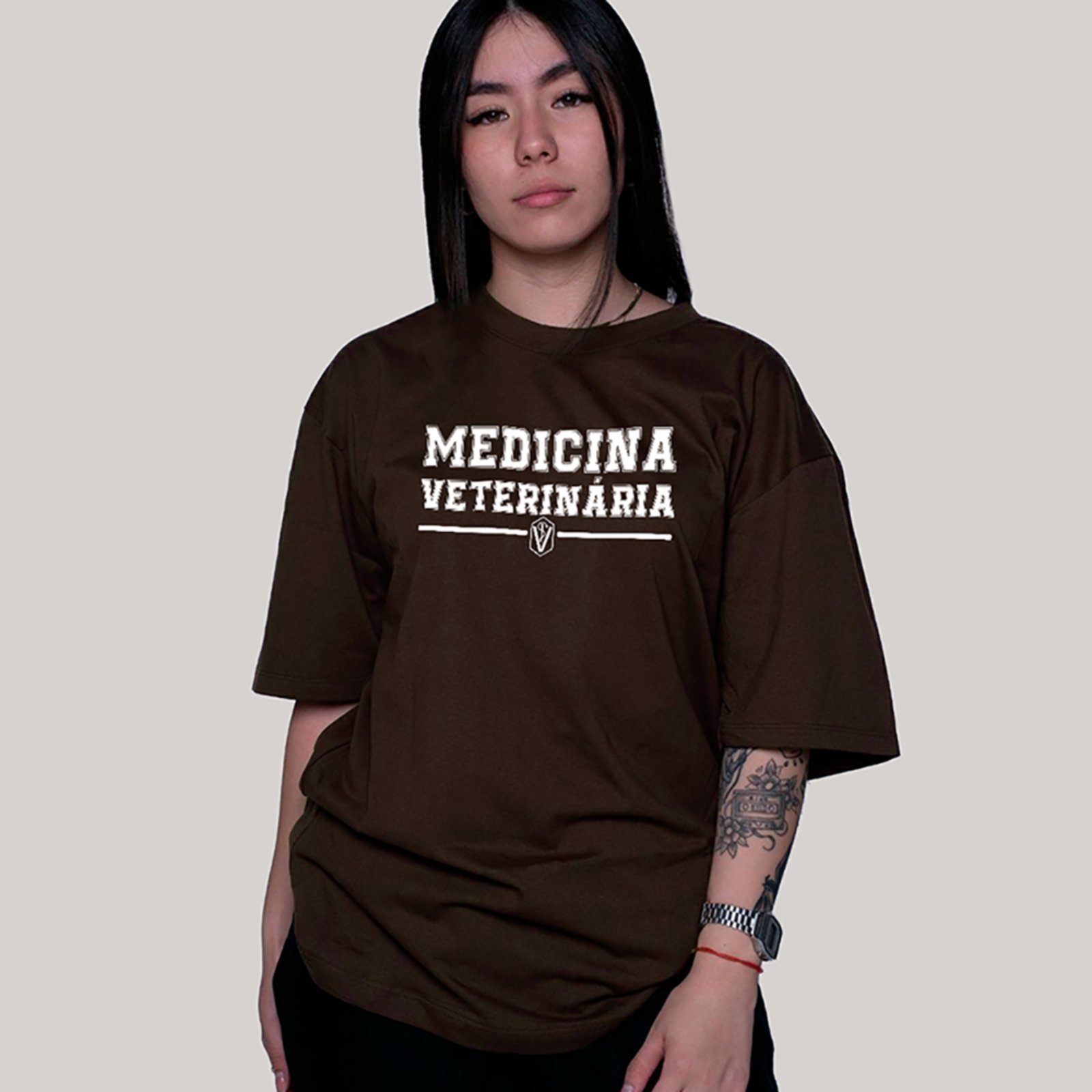 Vista 3 Camiseta Ousy Unissex Profissão Medicina Veterinária Símbolo Exclusivo Oversized branco ousy branco
