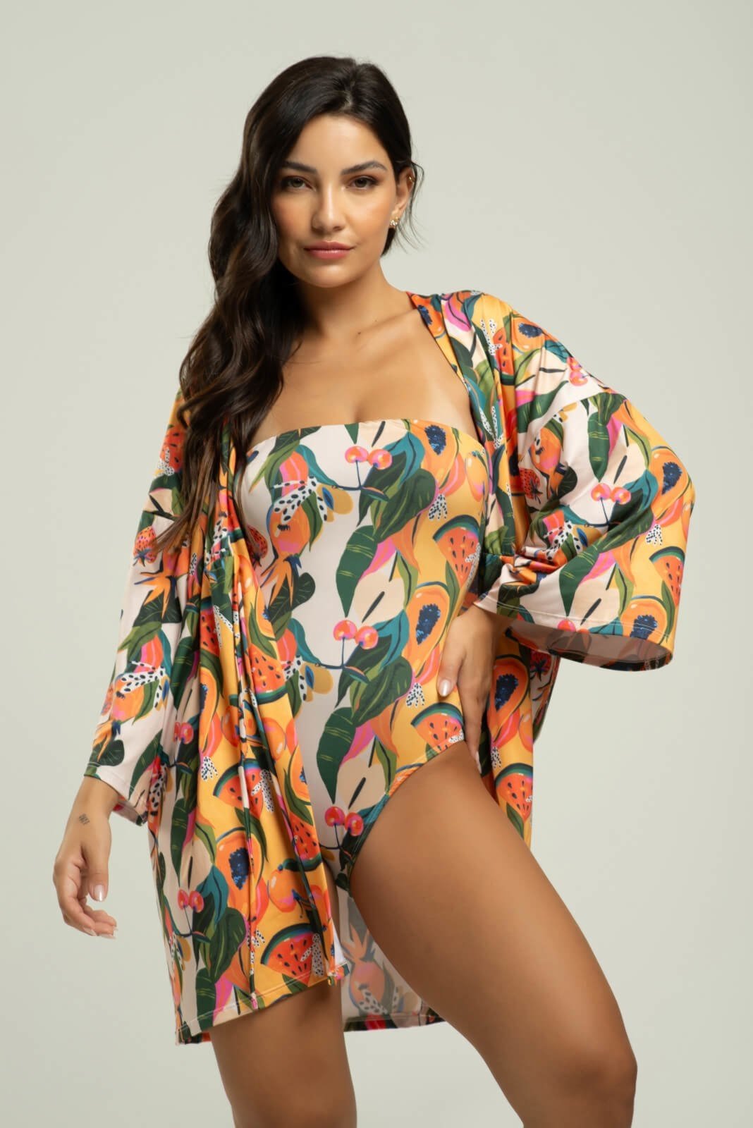 Vista 3 Saida de Praia Kimono Vicbela Curto Manga Longa Camisão De Amarrar Proteção UV Mamão estampado/laranja Vicbela estampado/laranja