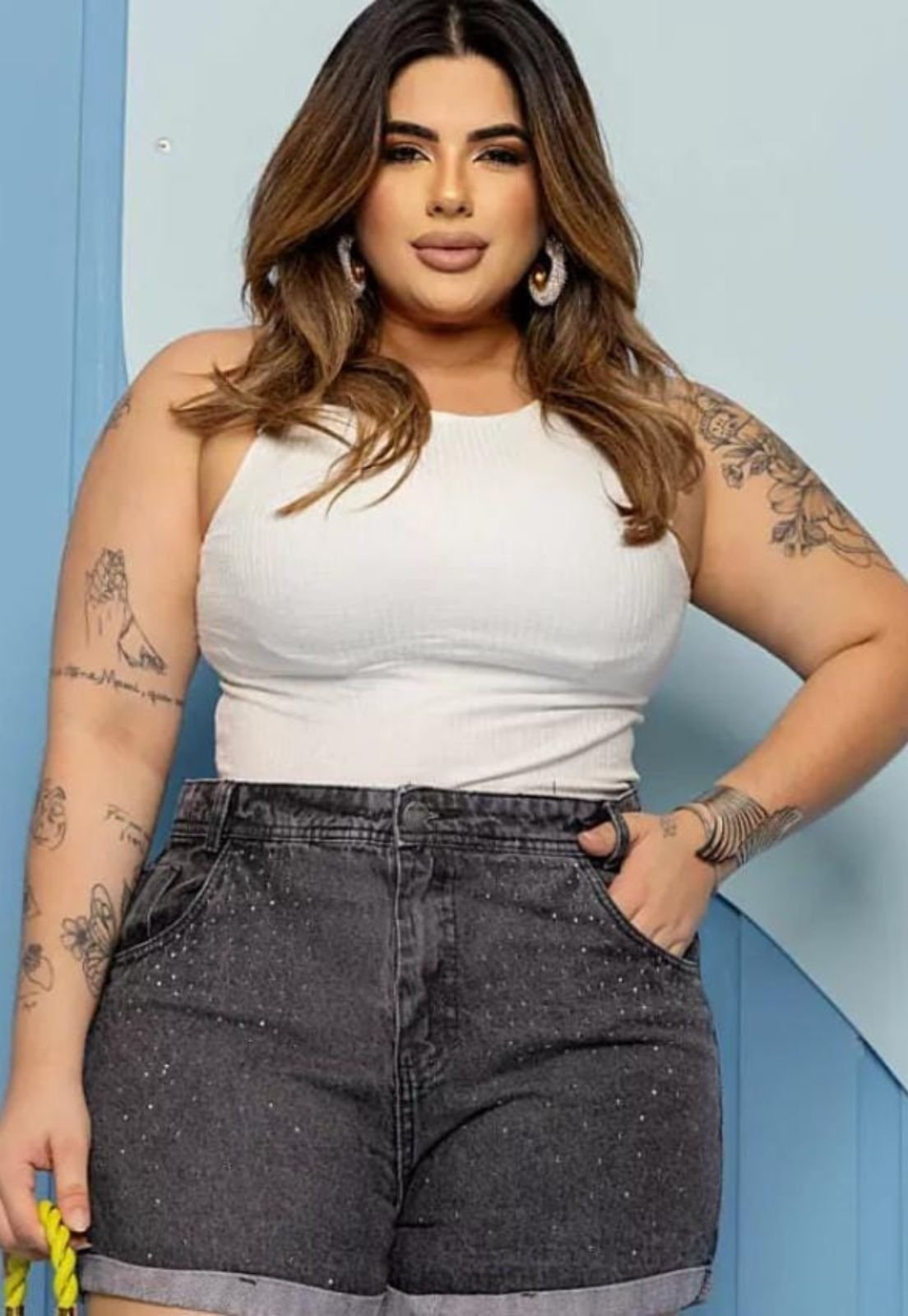 Short Jeans Cintura Alta Plus Size Curvy com Stras Elegante Preto