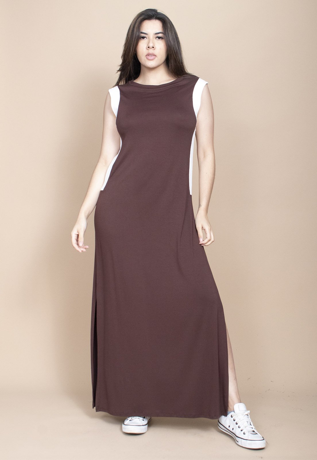 Vestido Cabanafree Longo Malha Marrom com Detalhes Branco