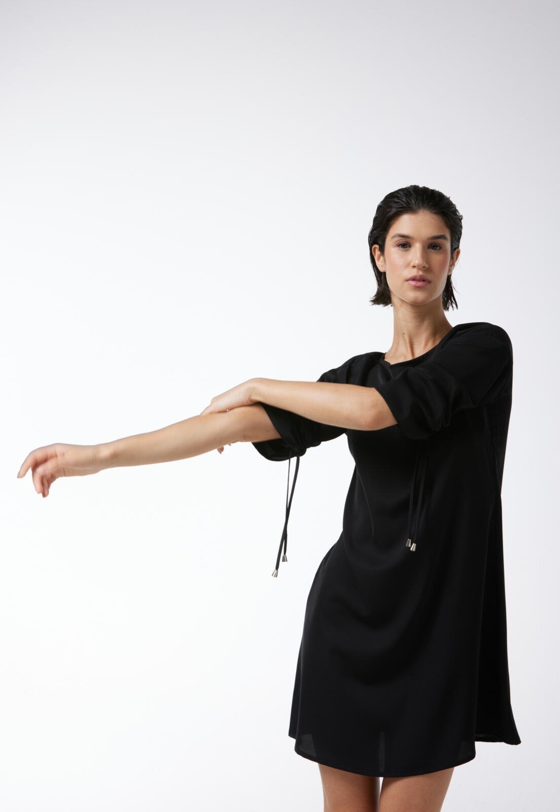 Vestido Traymon Curto Manga Ampla Preto