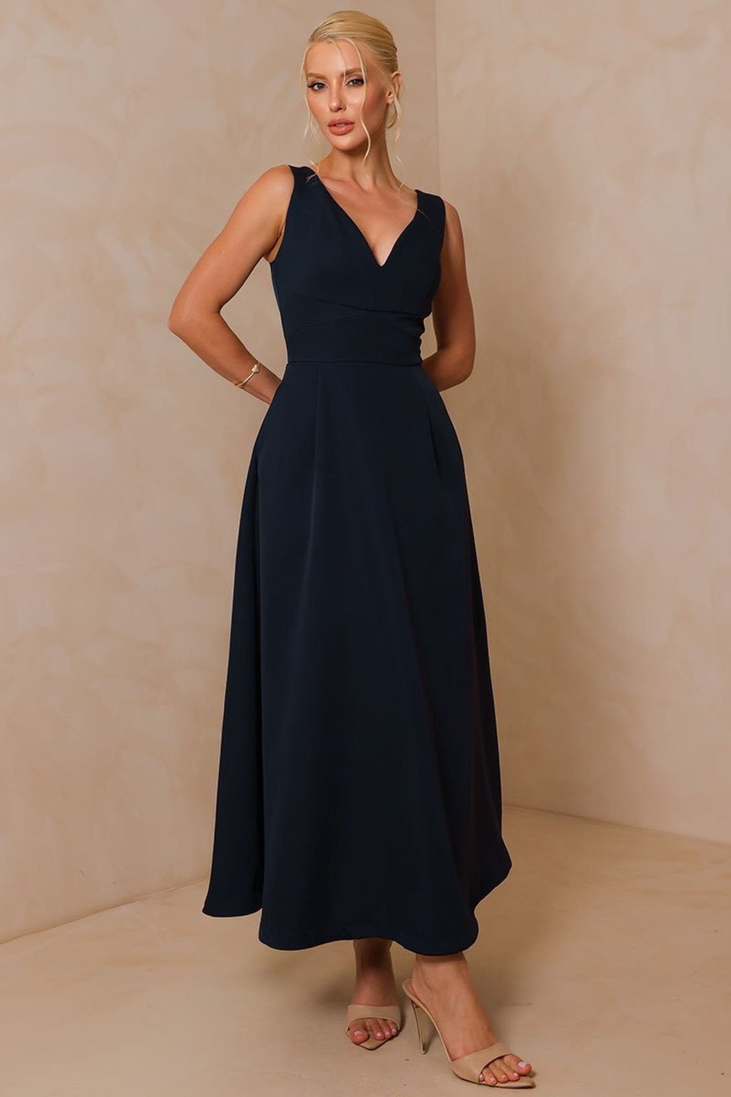 Vestido Midi Maju Alfaiataria com Decote V Marinho