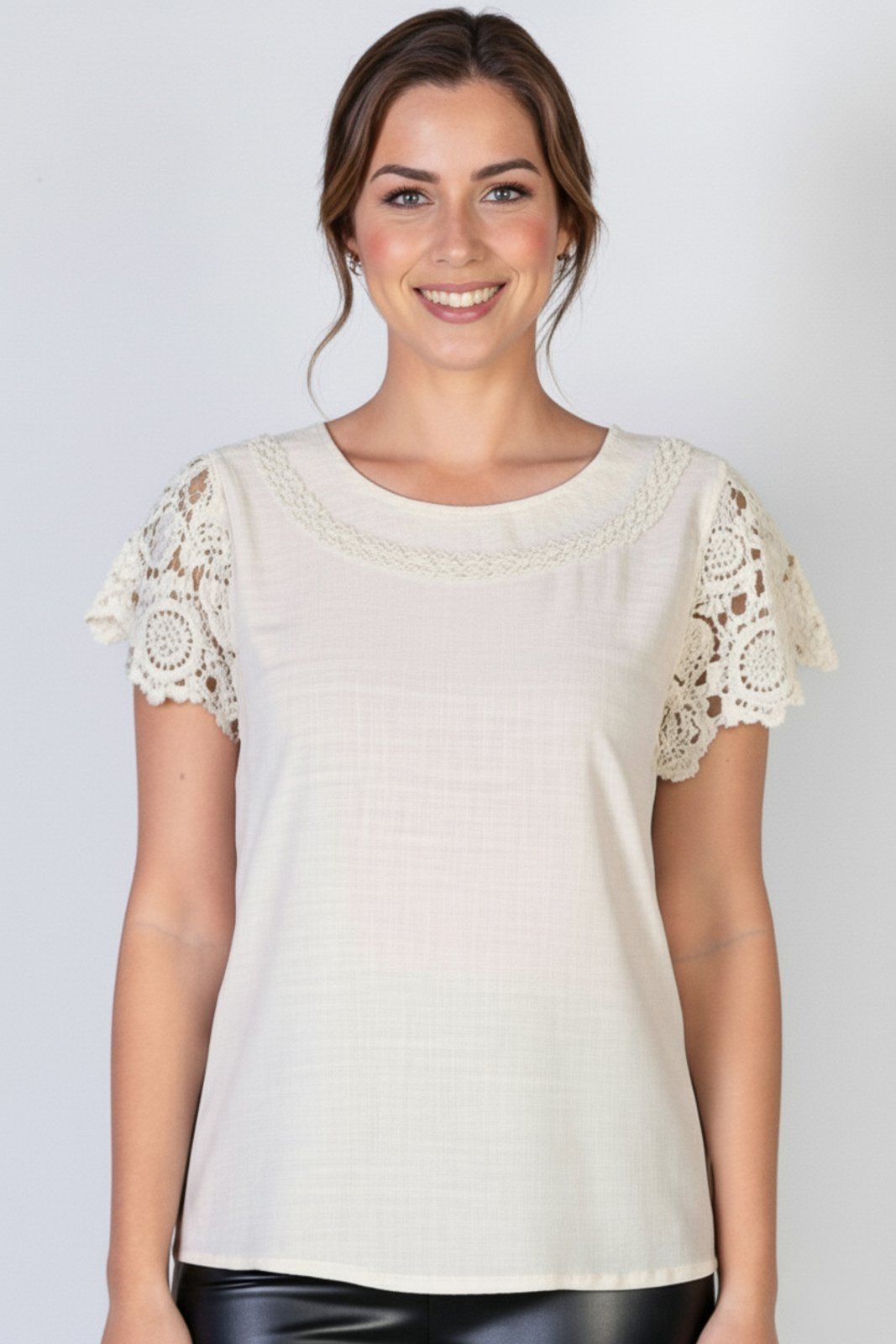 Blusa Enluaze Manga Curta Feminina Detalhe Crochê 51607 – Bege