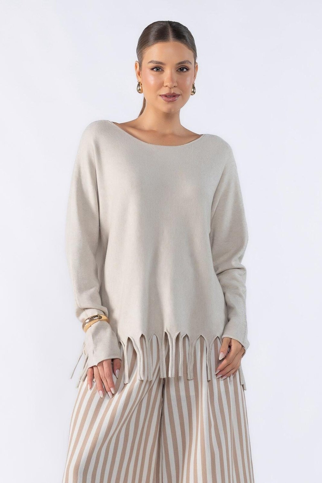 Blusa basica ampla com franja na barra Verde
