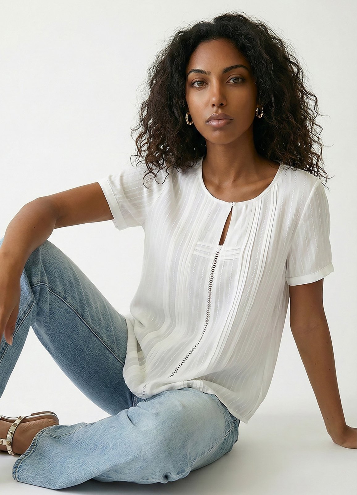 Vista 2 Blusa Branca Manga Curta em Viscose com Linho Sob Pregas branco SOB branco