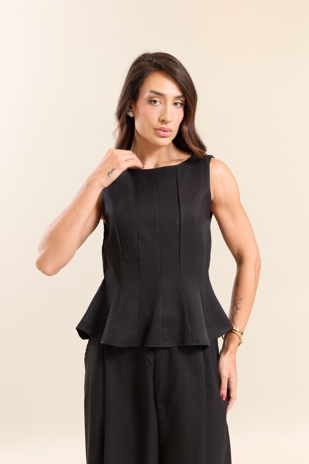 Blusa Regata Feminina Em Liocel Com Recortes na Cor Preto Lemier Collection
