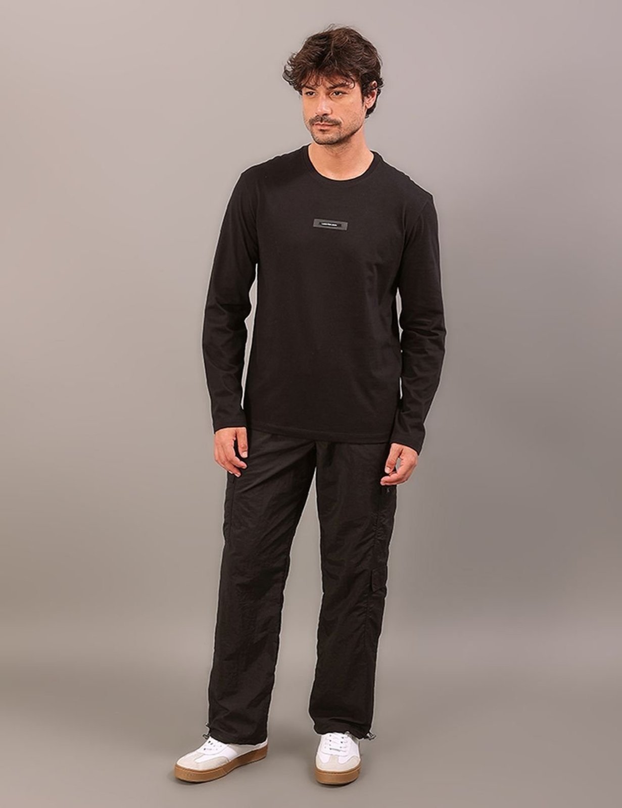 Calça Cargo Calvin Klein Jeans Masculino 3 Bolsos e Etiqueta - Preto Calvin Klein Jeans