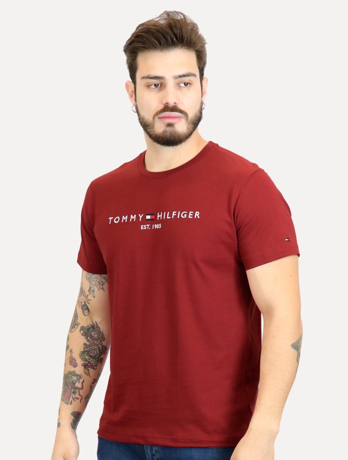 Vista 2 Camiseta Tommy Hilfiger Masculina Core Logo Escuro vermelho Tommy Hilfiger vermelho