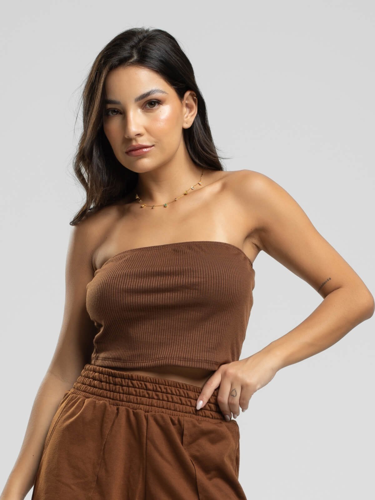 Cropped Canelado Tomara Que Caia Moda Casual Feminina Vicbela Marrom