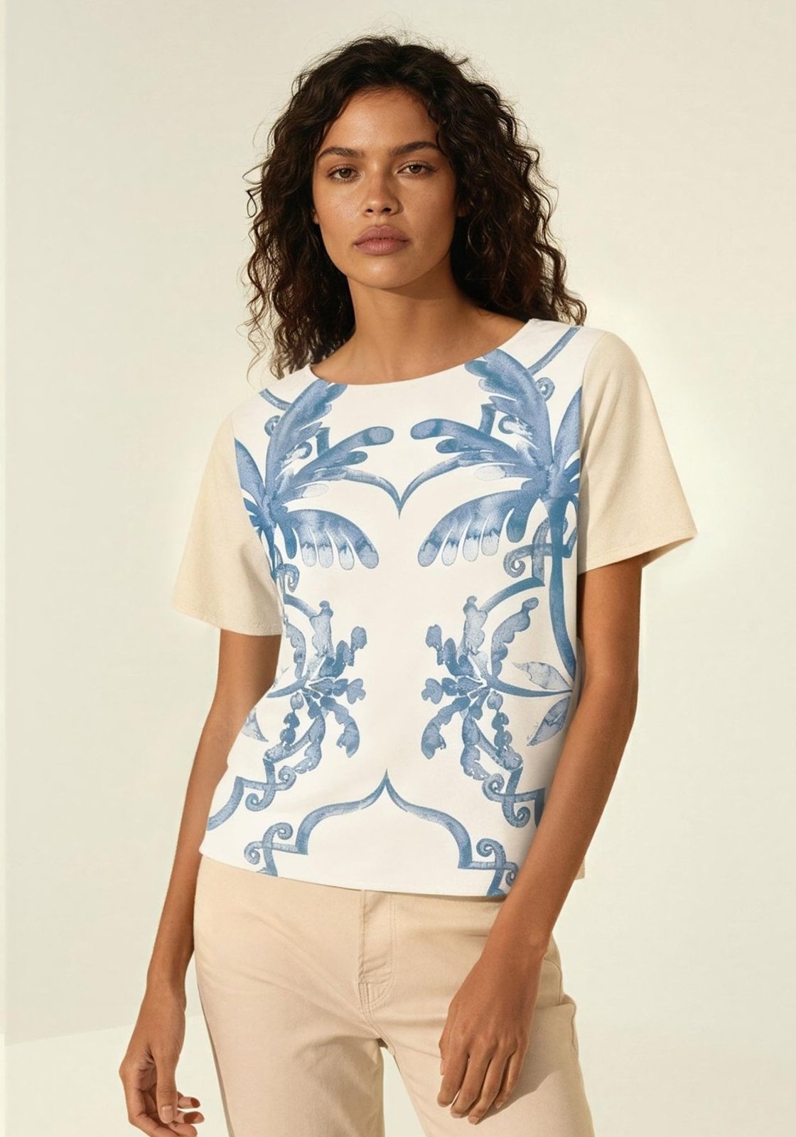 Blusa De Mangas Curtas Com Frente Estampada E Gola Redonda