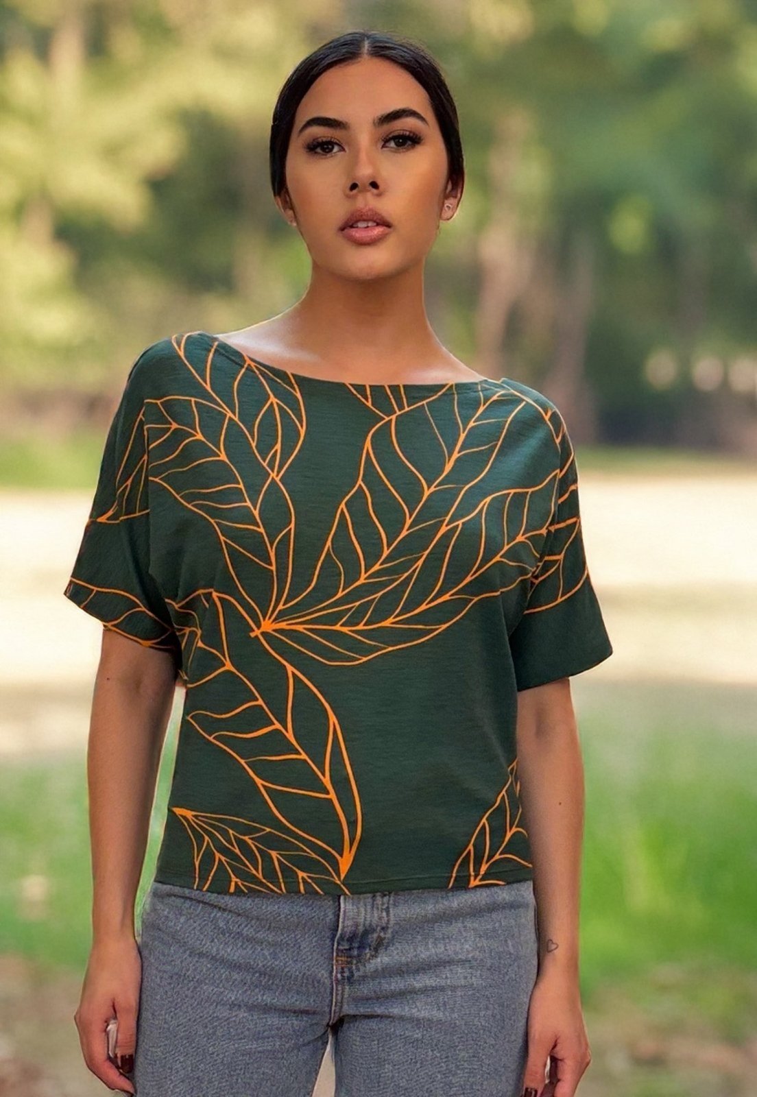 Blusa Básica Morcego Malha Gola Canoa Manga Curta Verde Tropical