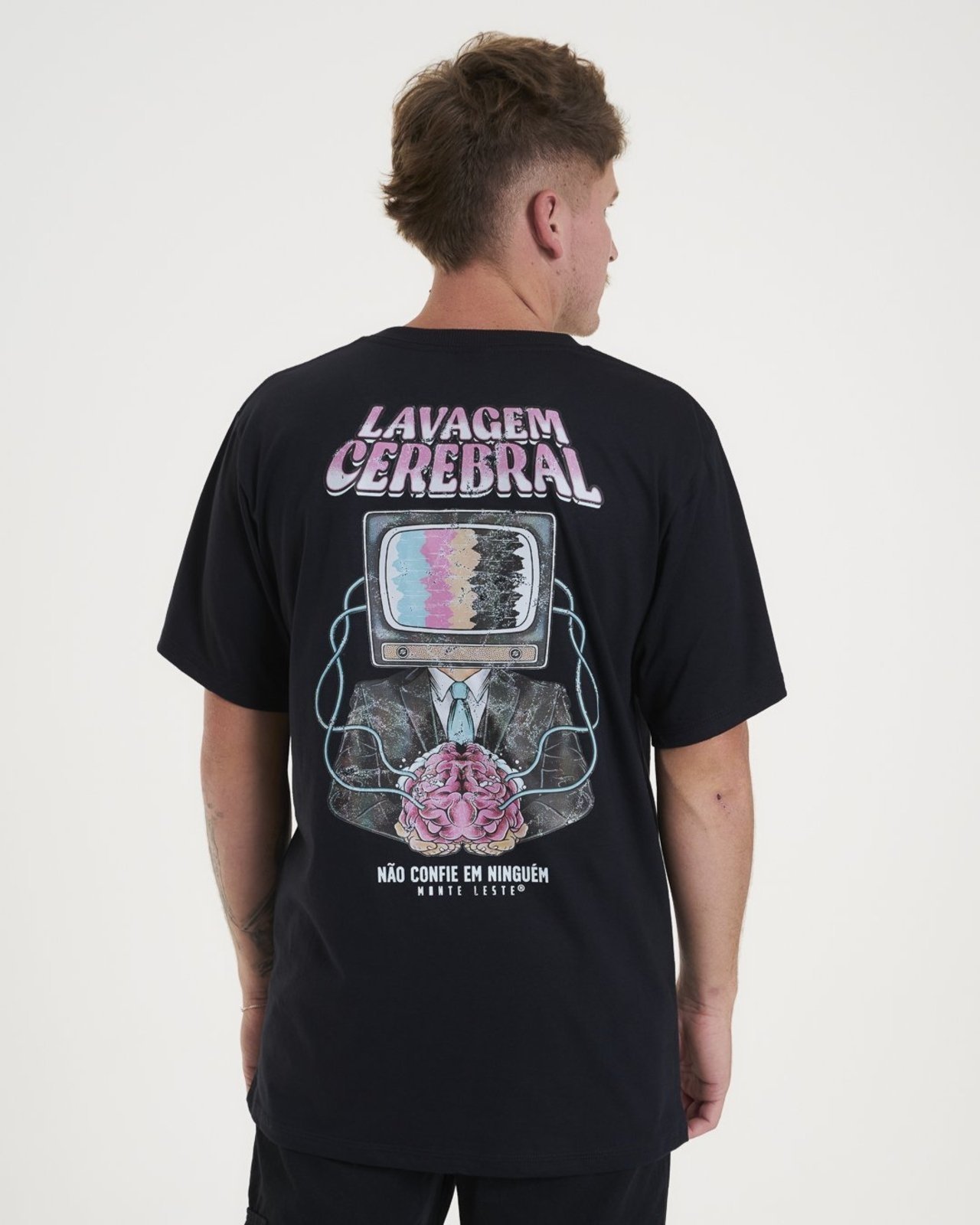 Camiseta Regular Estampada - Brainwash Preto