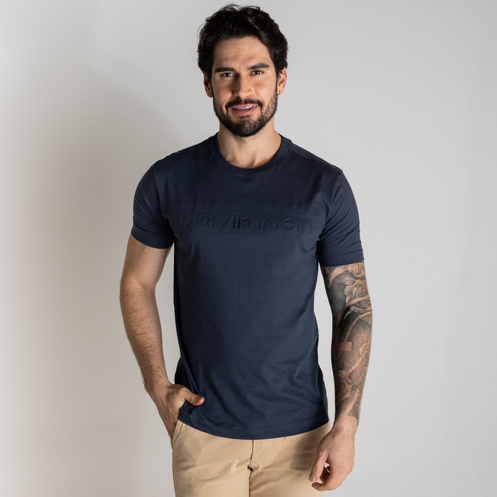 Camiseta Calvin Klein High Relief Azul Marinho