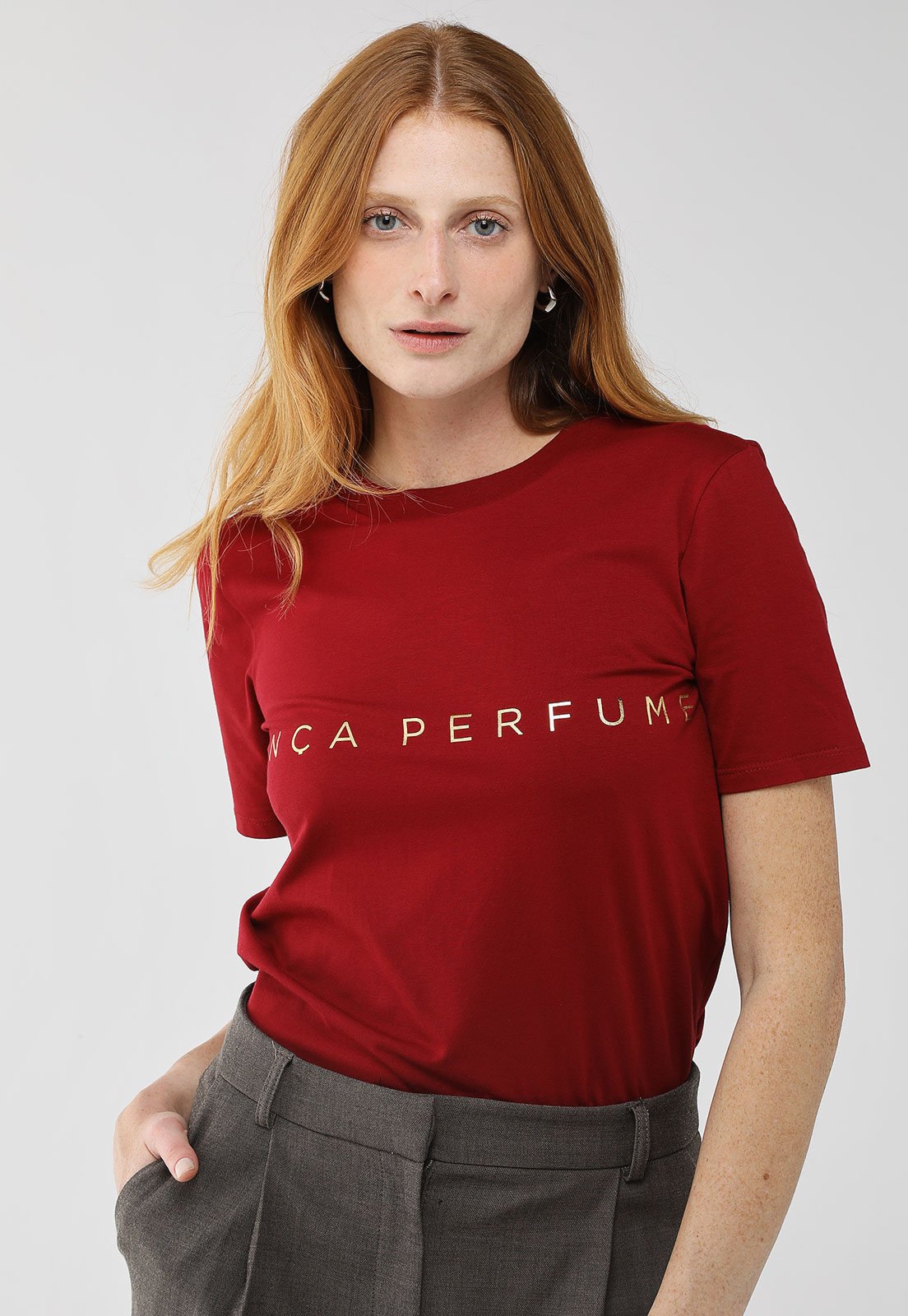 Vista 2 Camiseta Feminina Lança Perfume Logo Metalizado Vermelha vermelho Lança Perfume vermelho