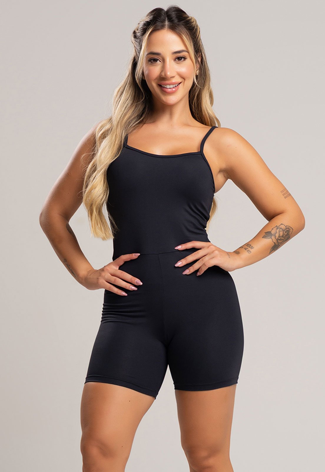 Vista 3 Macaquinho Alcinha Costas Nua MVB Modas Fitness Academia Poliamida preto Mvb Modas preto