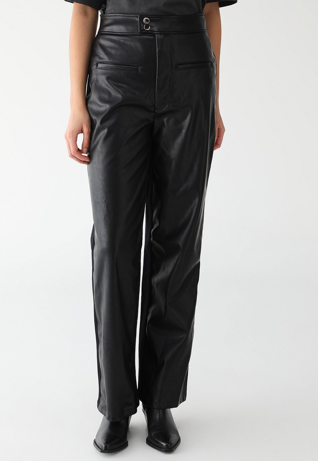 Calça Lança Perfume Wide Leg Resinada em PU Preta