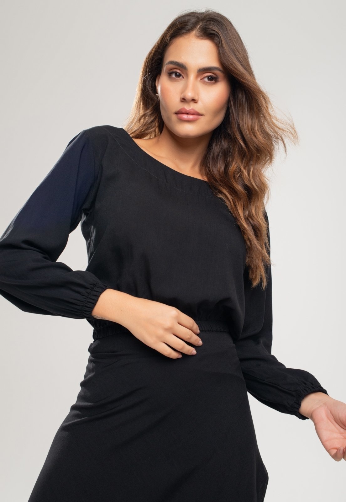 Cropped Gola Canoa Manga Longa Viscolinho Salvatore Fashion Preto