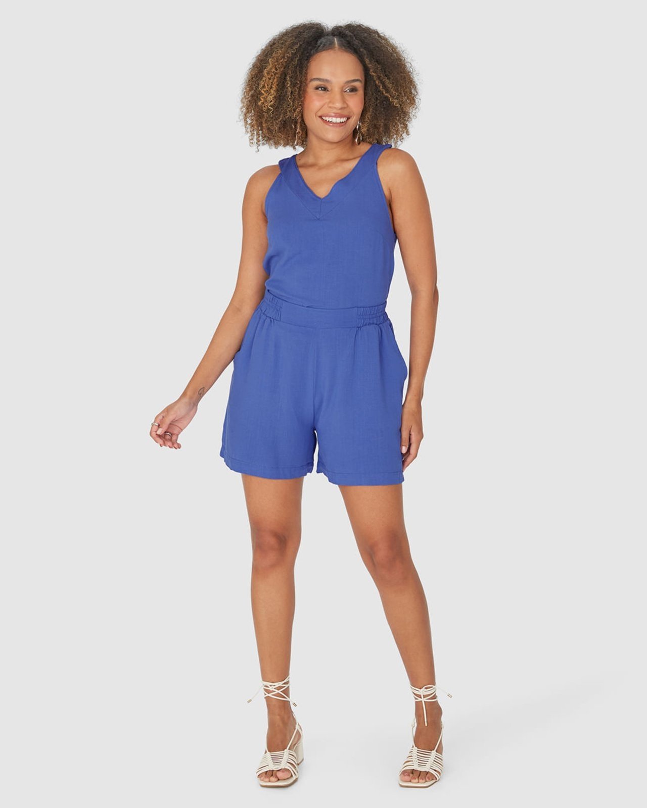 Shorts Reto Feminino Bolso-Faca Em Viscolinho Texturizado