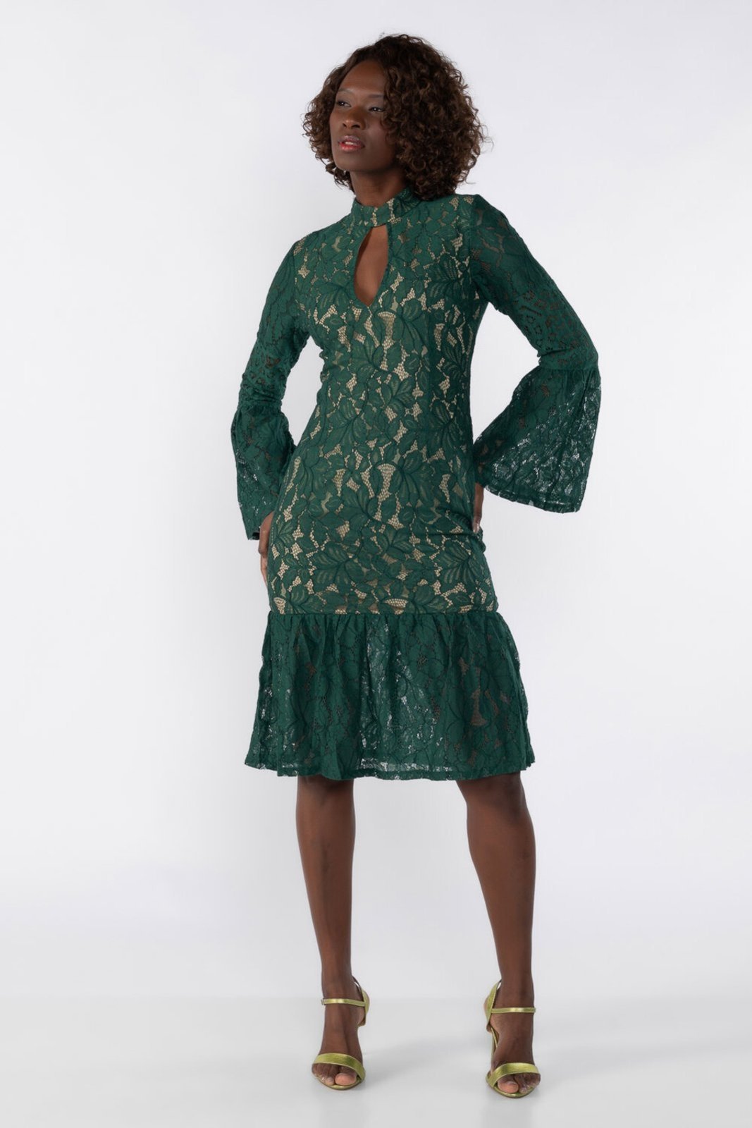 Vestido de renda com fundo bege Verde