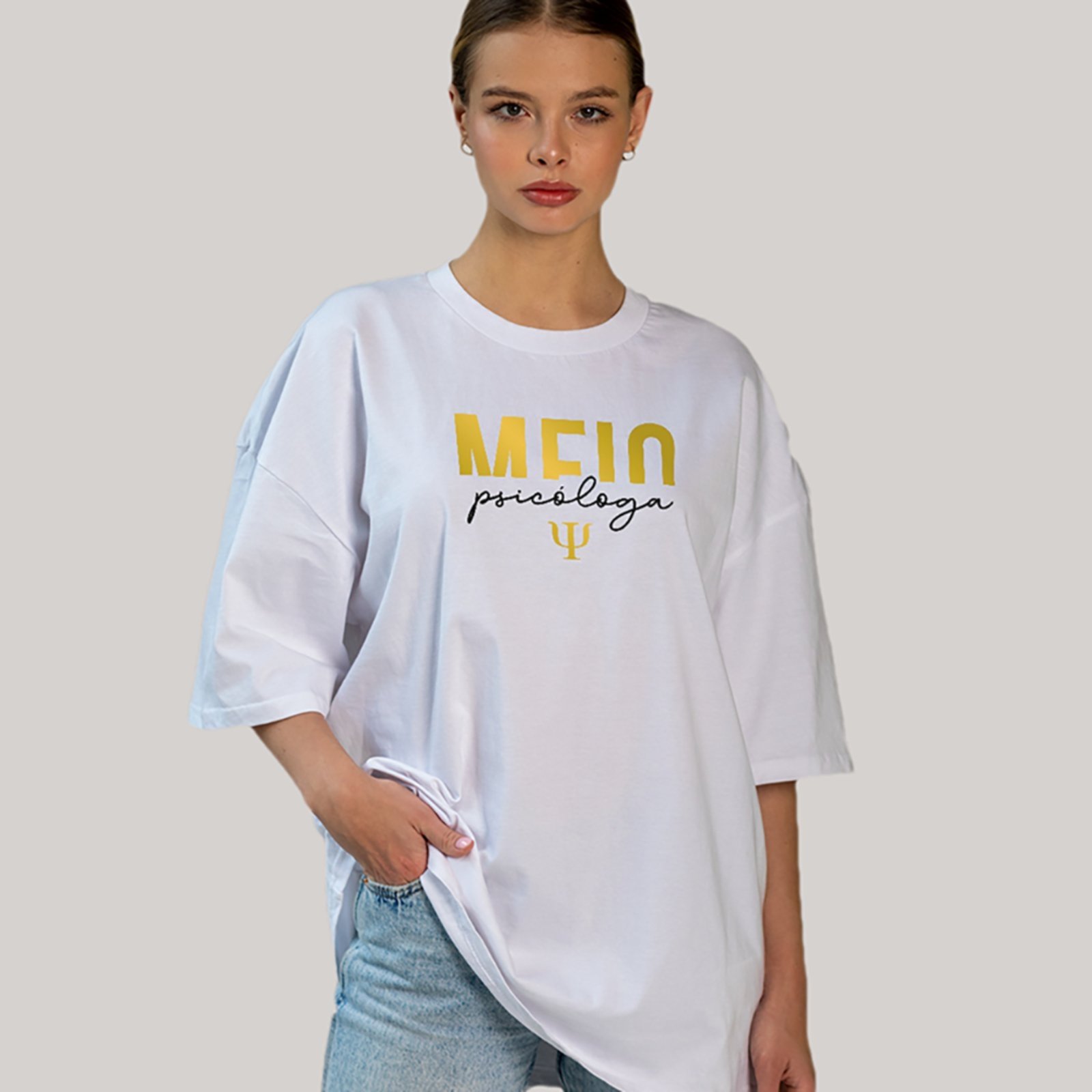 Vista 2 Camiseta Ousy Feminina Profissão Psicologia Meio Psicóloga Oversized branco ousy branco