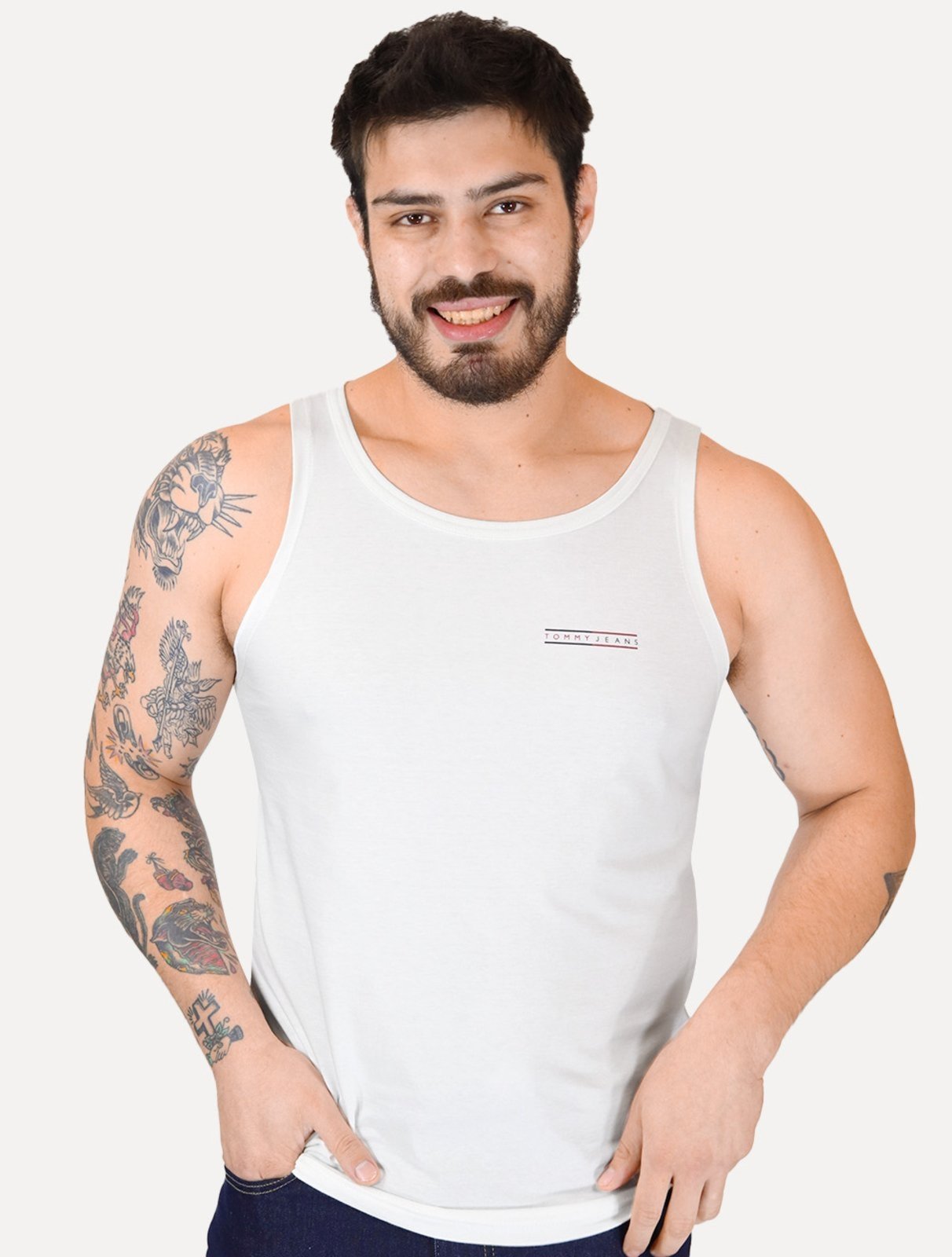 Vista 2 Regata Tommy Jeans Masculina Slim Entry Graphiv Tank Ext Branca branco Tommy Jeans branco