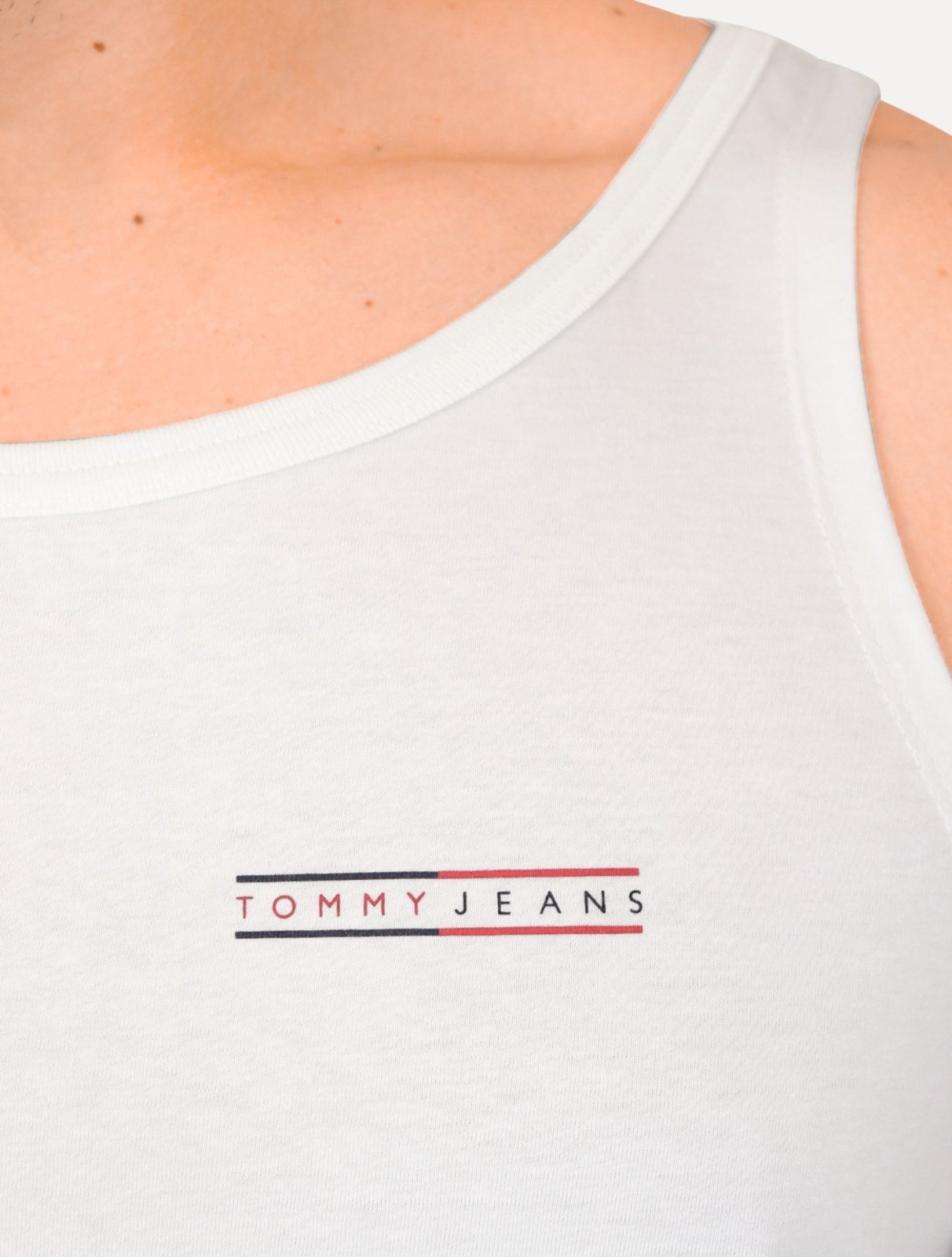 Vista 3 Regata Tommy Jeans Masculina Slim Entry Graphiv Tank Ext Branca branco Tommy Jeans branco