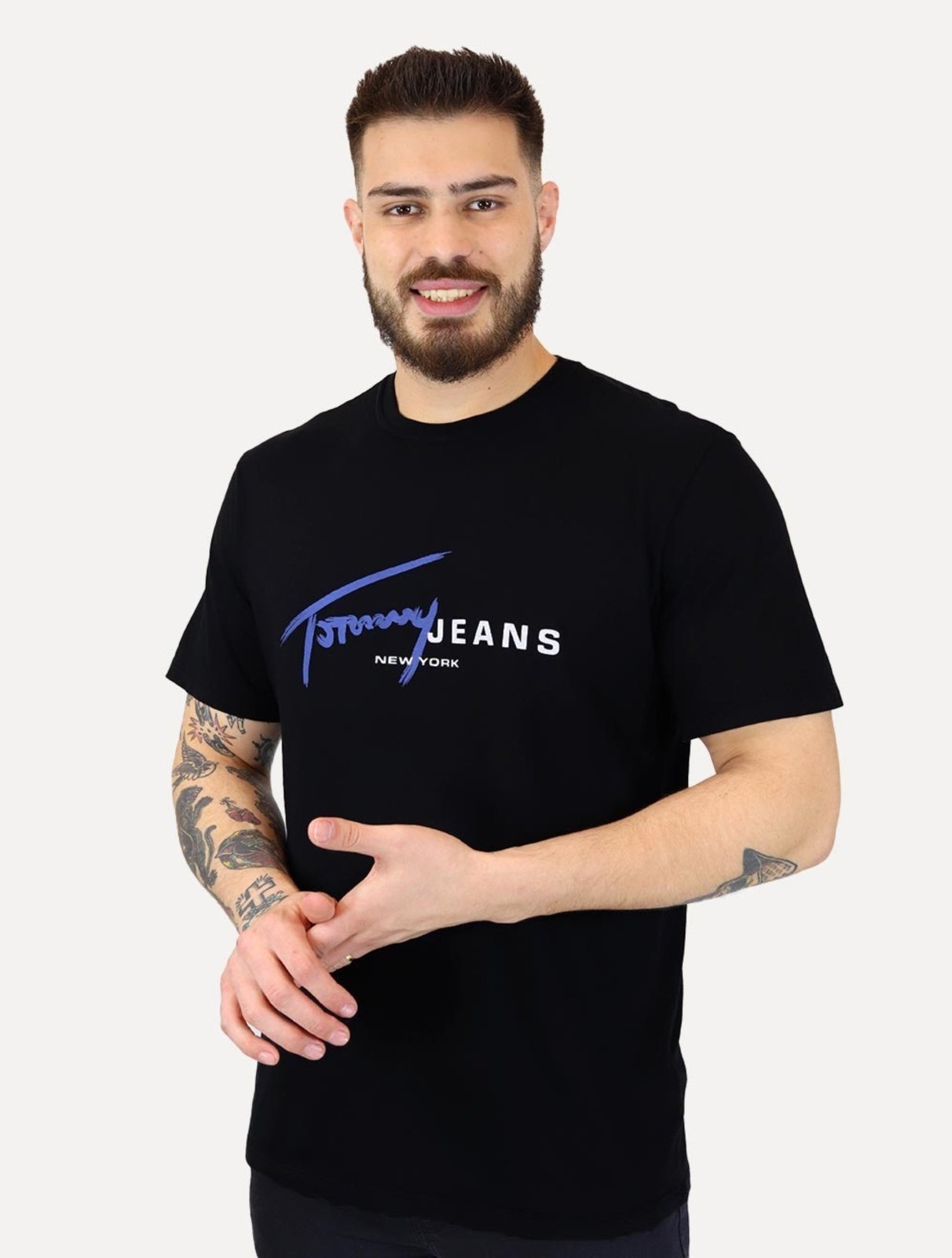 Vista 2 Camiseta Tommy Jeans Signature NY Center Preta preto Tommy Jeans preto