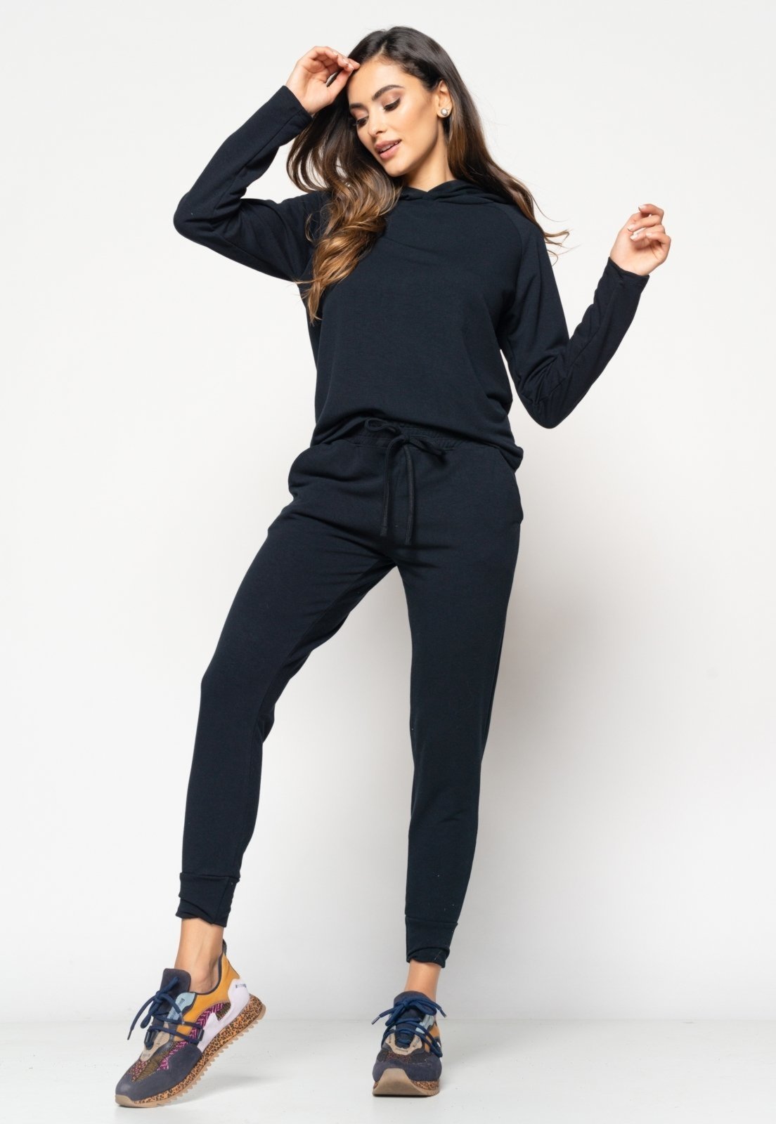 Conjunto Salvatore Comfy Com Casaco Capuz e Jogger Moletinho Preto