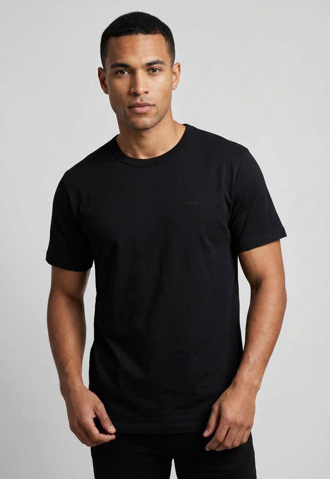Camiseta Masculina Forum Logo Preta