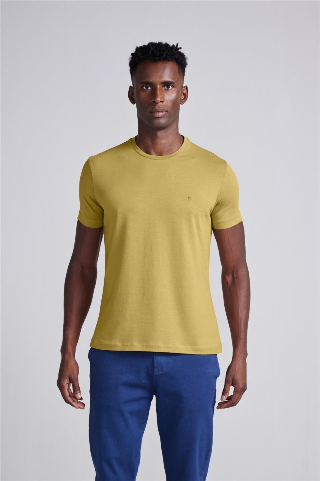 HIGHSTIL Camiseta Manga Curta Malha Básica Slim Fit - Amarelo Mostarda