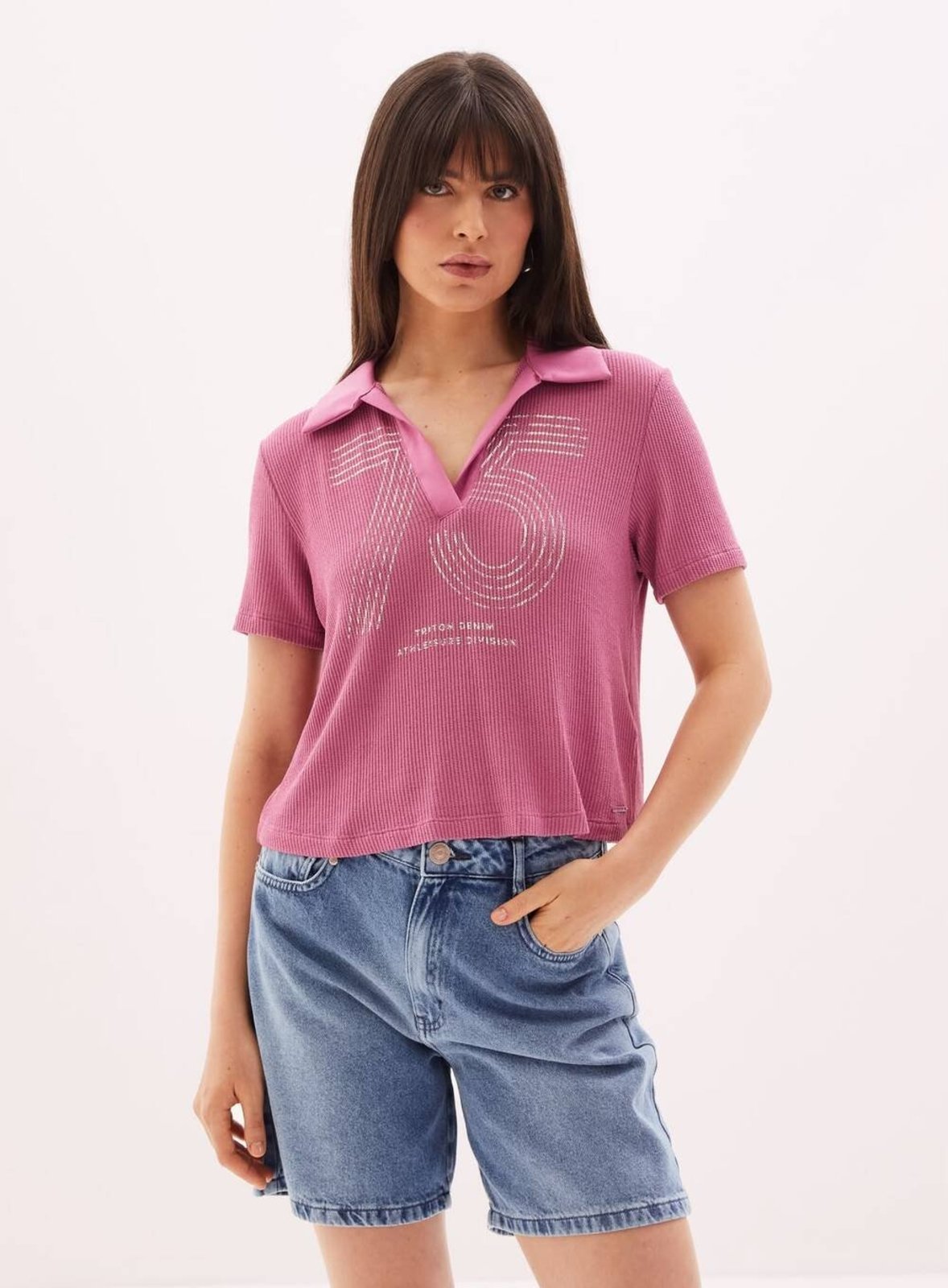 Polo Feminina Canelada com Estampa Triton Roxo Ciruela