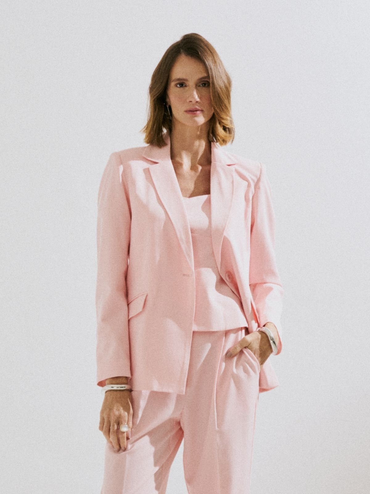 Vista 2 Blazer Via Lessa Paris Alfaiataria Alongado Claro rosa Via Lessa rosa