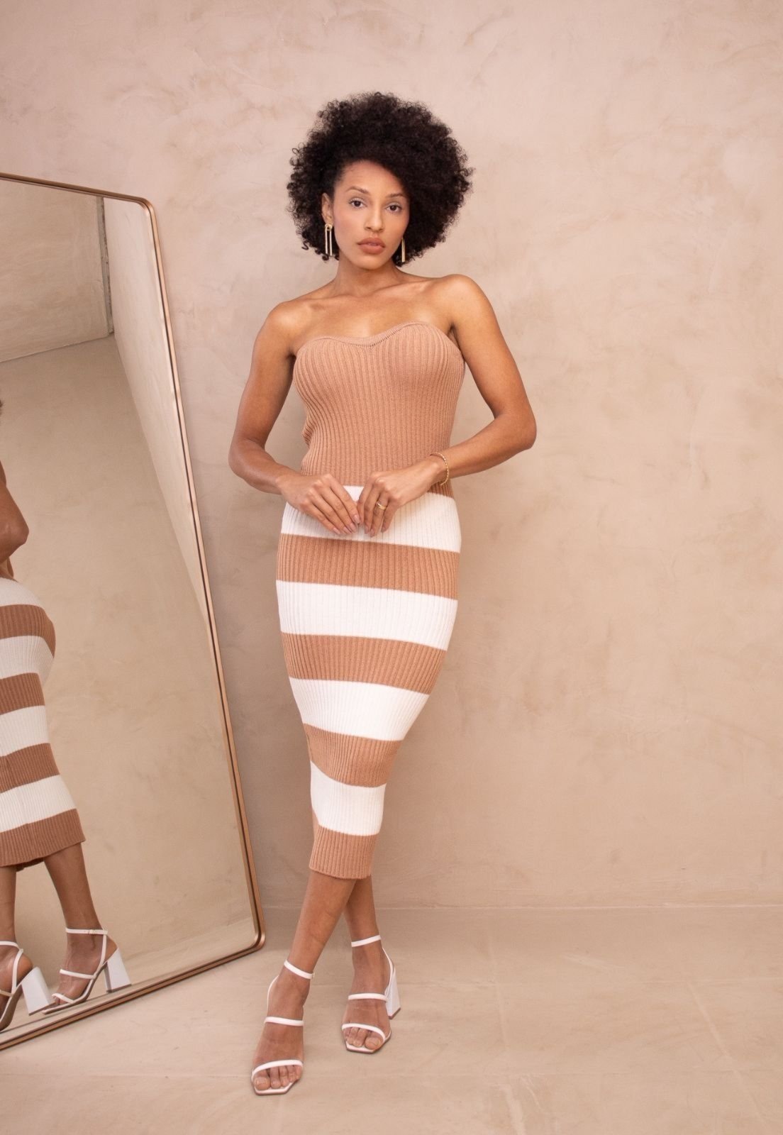 Vestido Tomara que Caia Tricot Midi Tubinho Sereia Listras Sensual Pauli Bege