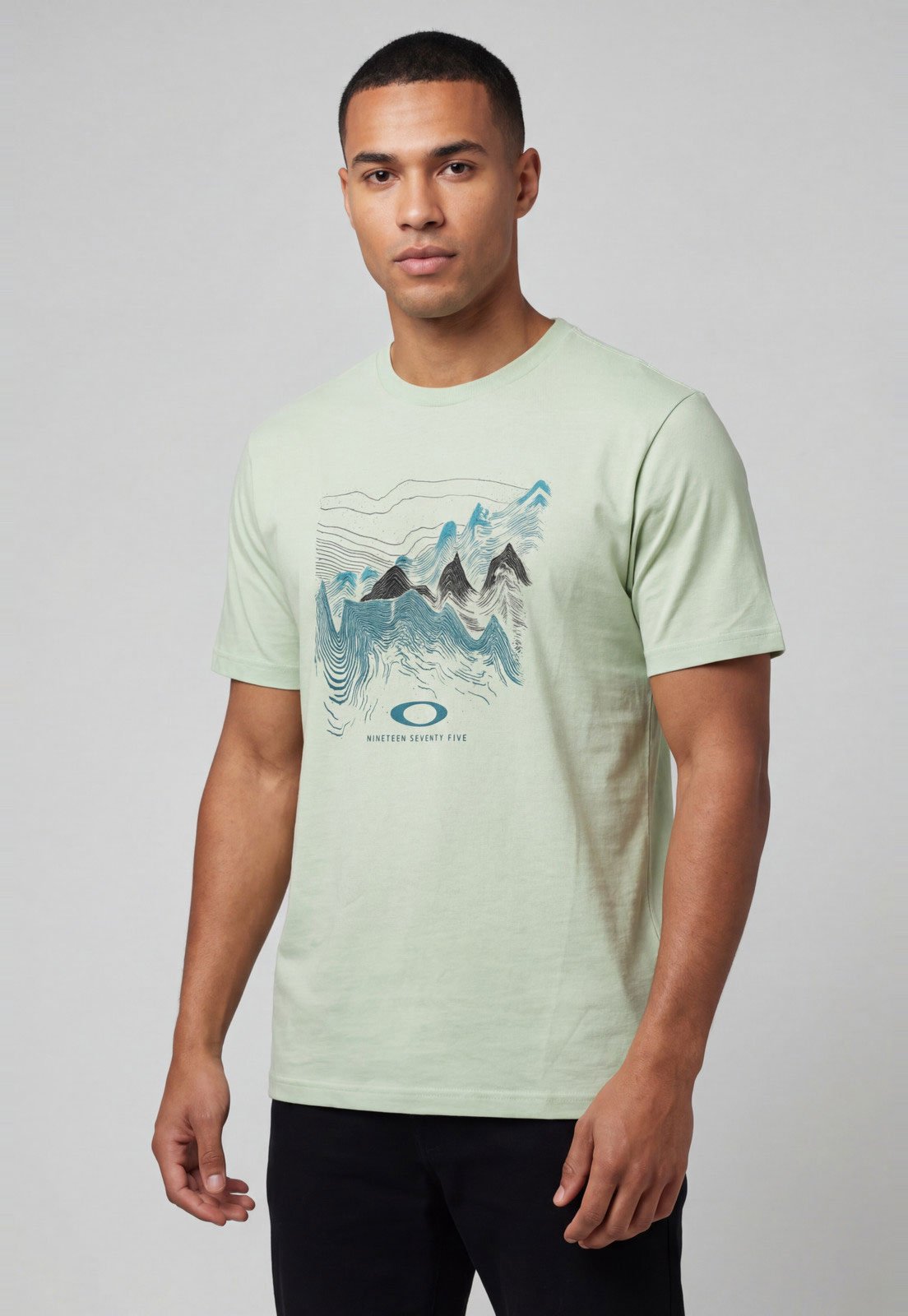 Vista 2 Camiseta Masculina Oakley Outline verde Oakley verde