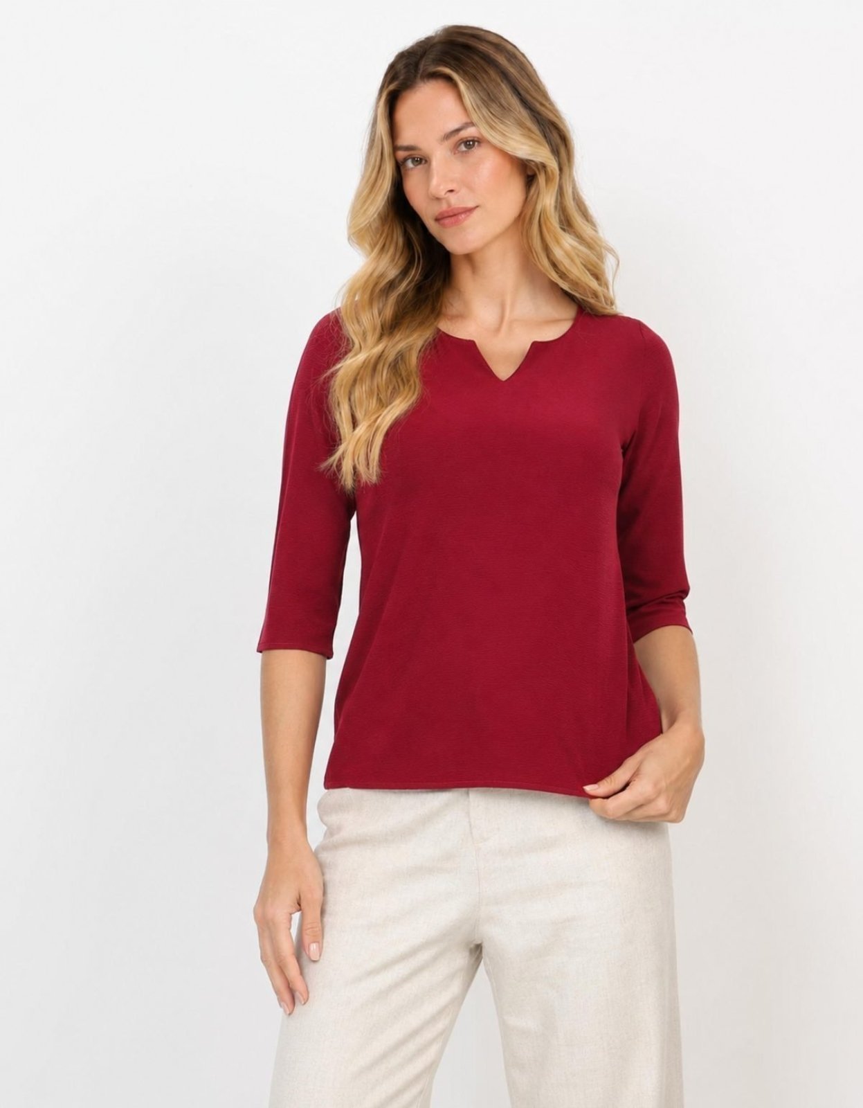 Blusa Feminina Pompier em Crepe Manga 7/8 com Decote Redondo (Abertura em V) Bordô