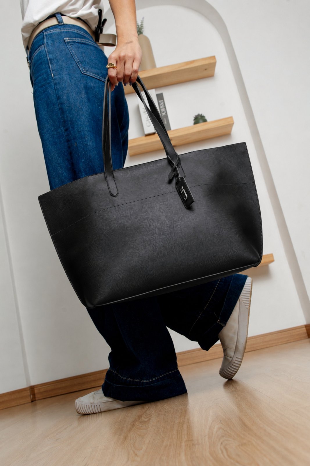 Bolsa Saco Feminina Perfeita para Dia Dia Faculdade Trabalho e Lazer Café