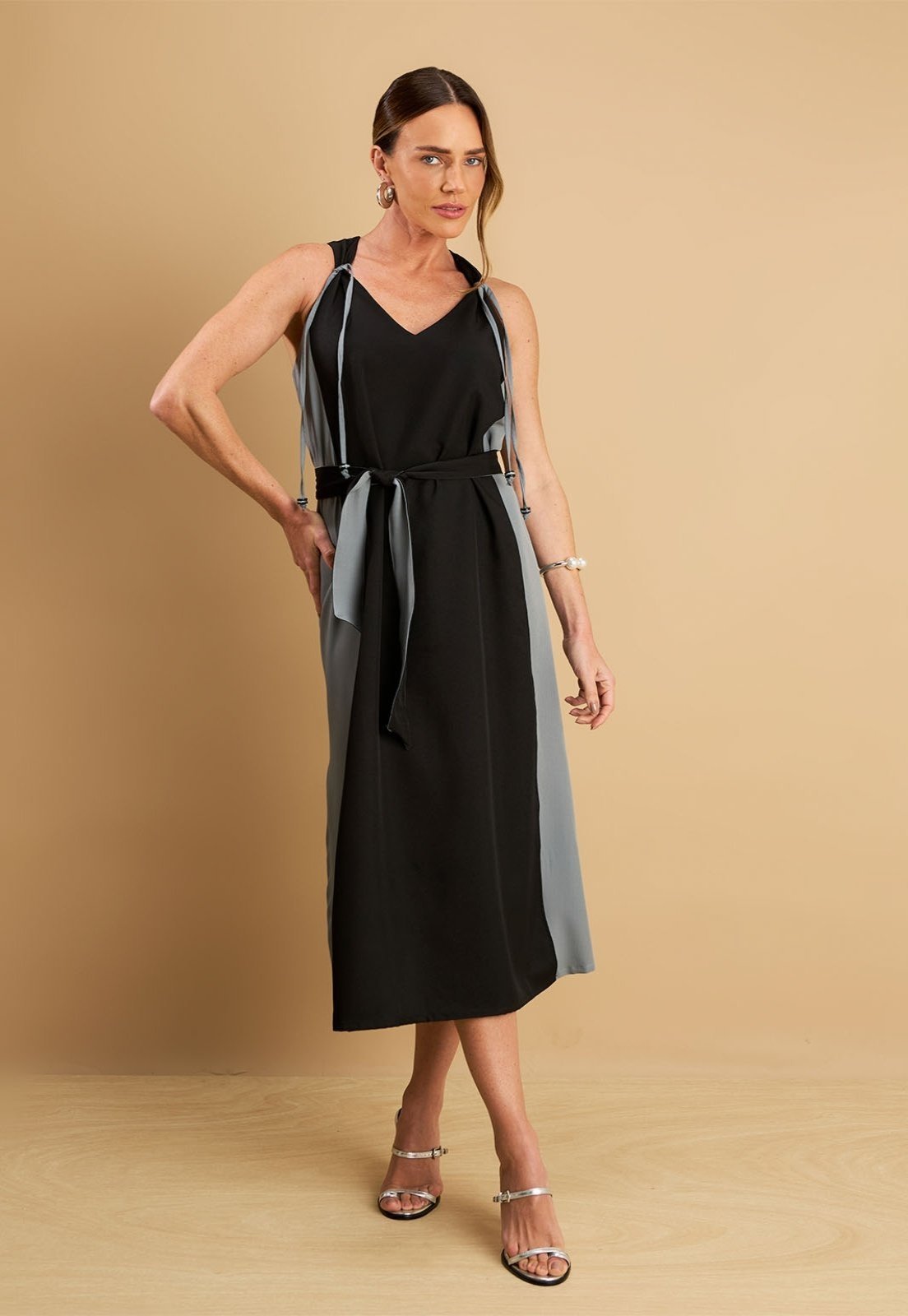 Vestido Kímika Mídi com Fendas Laterais Preto e Cinza