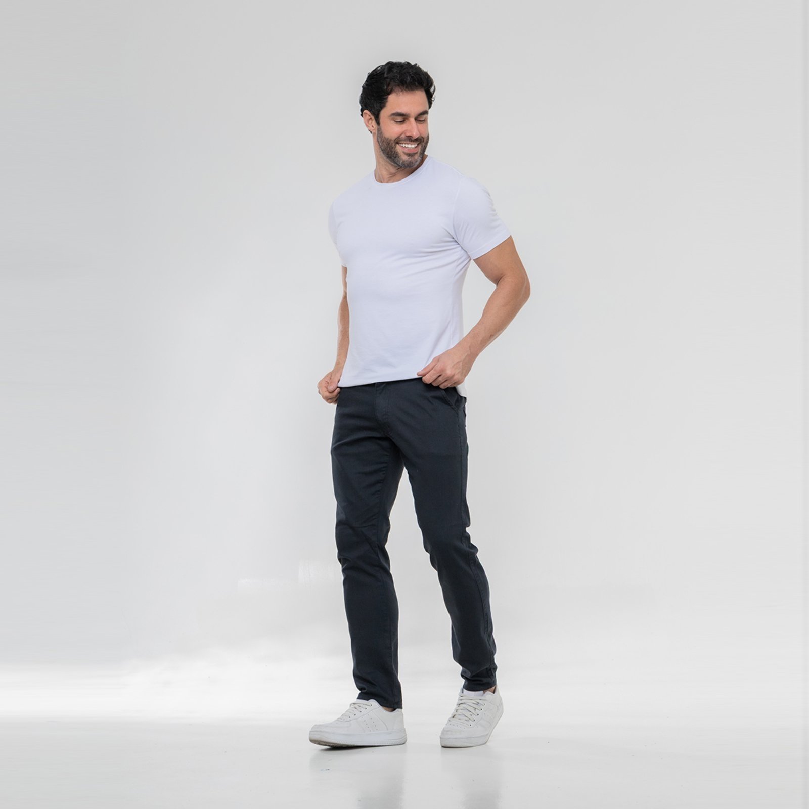Calça Masculina de Sarja ER ESTILO RENOVADO Alfaiatada Skinny com Elastano Preto
