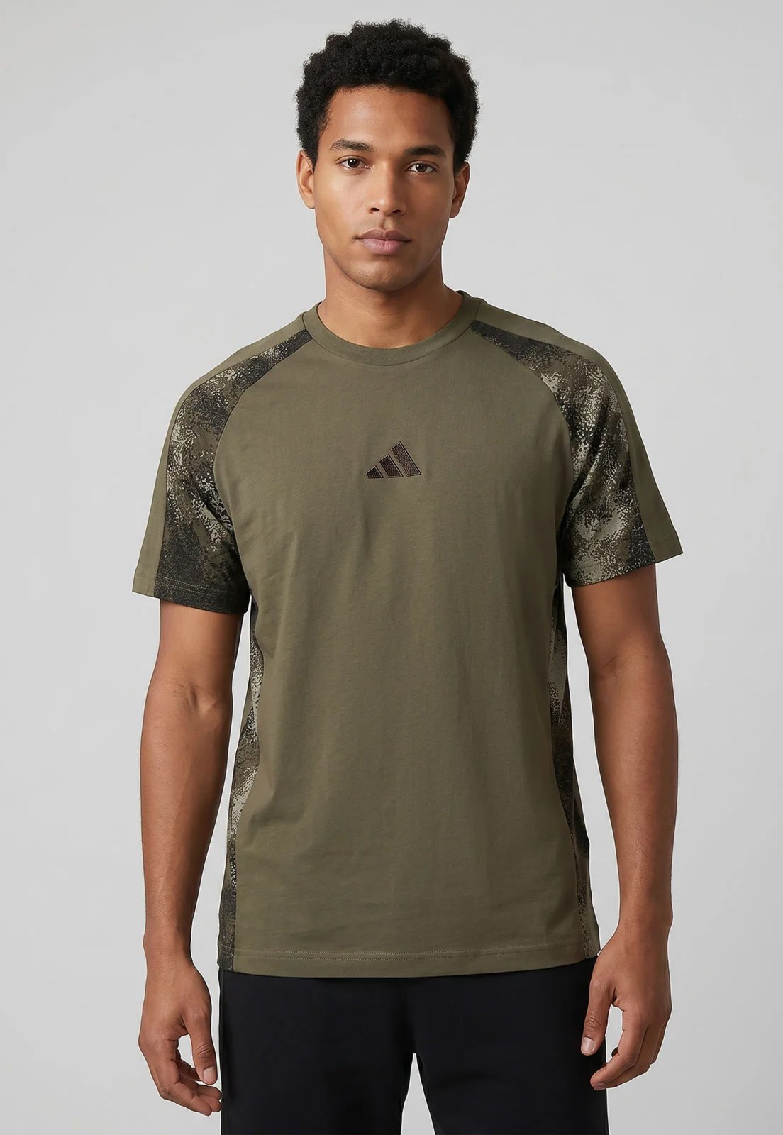 Camiseta Masculina adidas Sportswear Estampa Lateral Verde