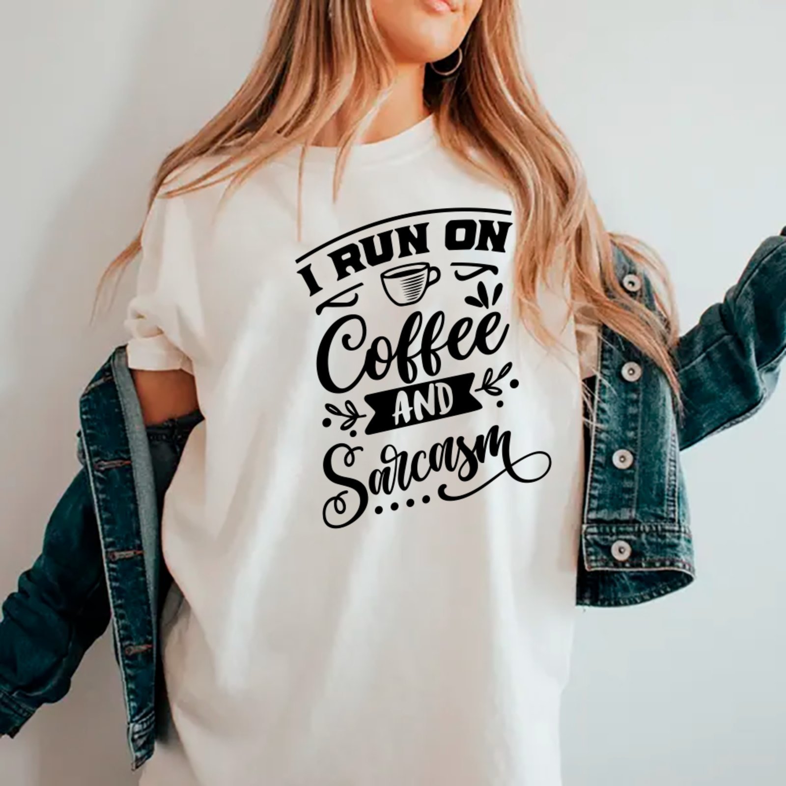 Vista 2 Camiseta Ousy Básica Frase Sarcástica Café Diário Unissex preto ousy preto