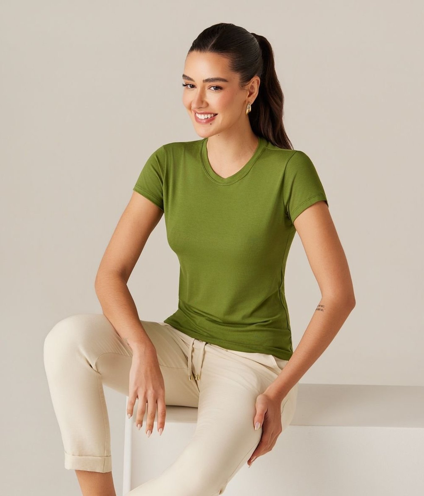 Blusa Básica Decote Careca Feminina Verde Amazônia