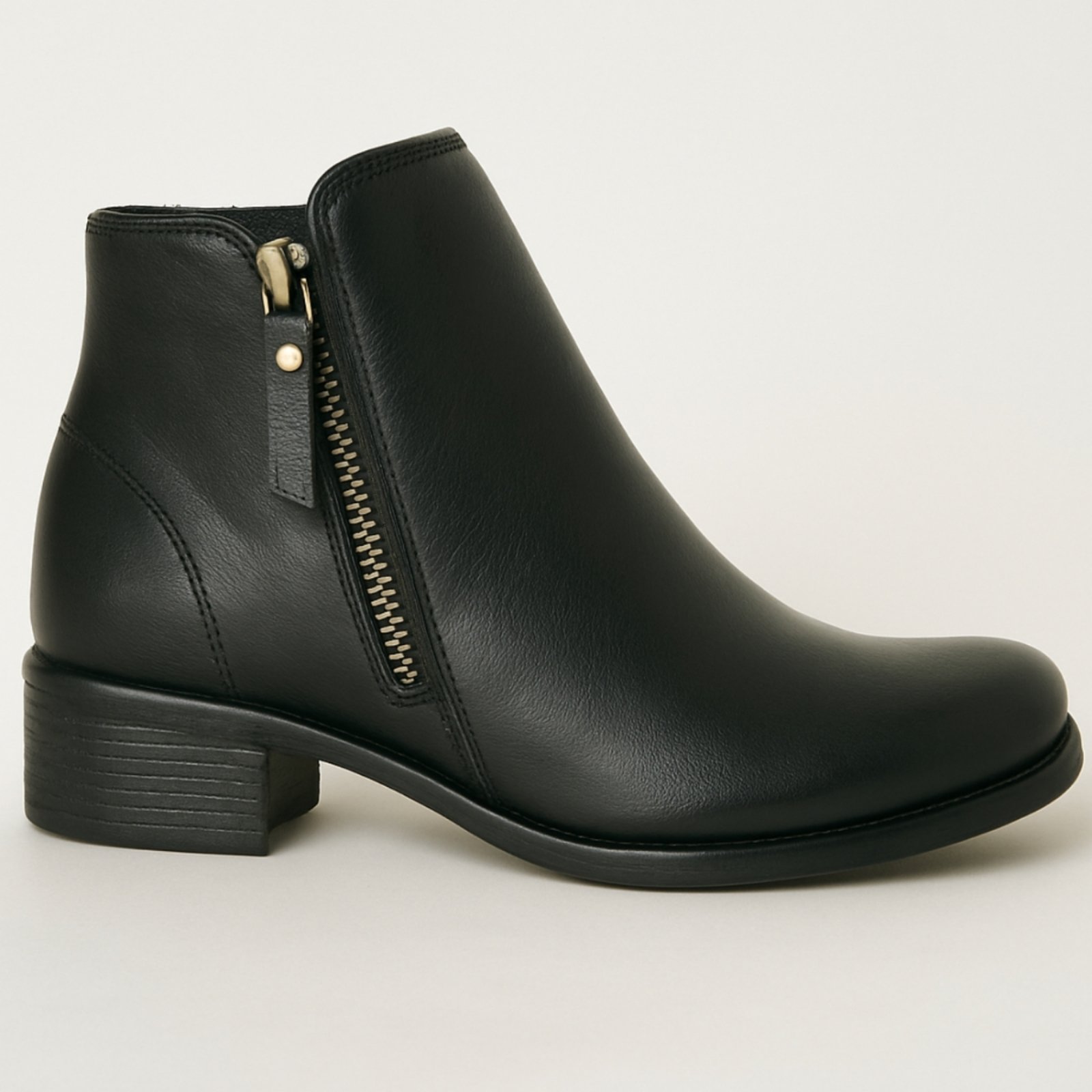 Bota Couro Legitimo Snikgreen Preto Cano Curto Saltinho Quadrado Macia Confortável