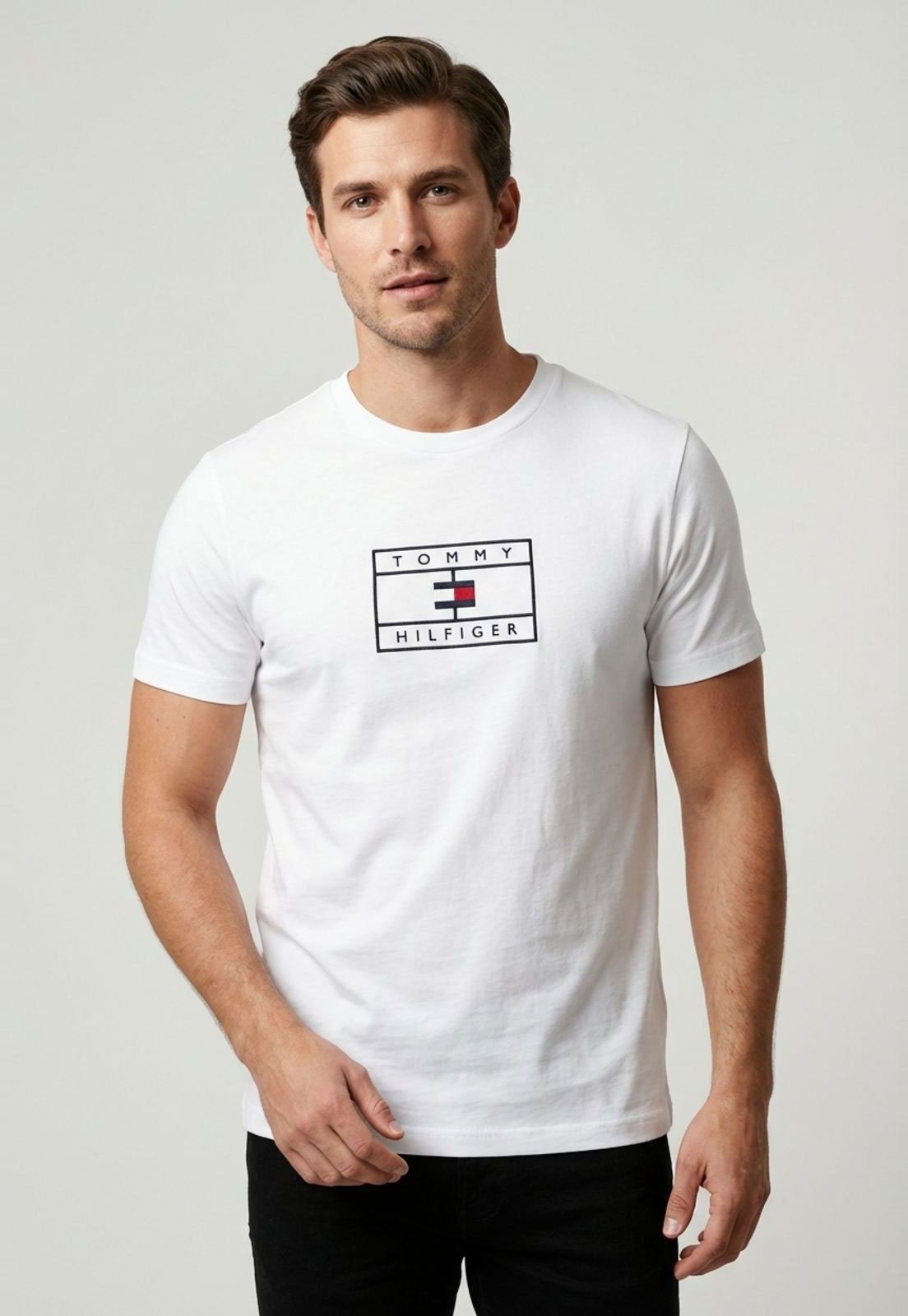Vista 2 Camiseta Masculina Tommy Hilfiger JD Graphic TE Branca branco Tommy Hilfiger branco
