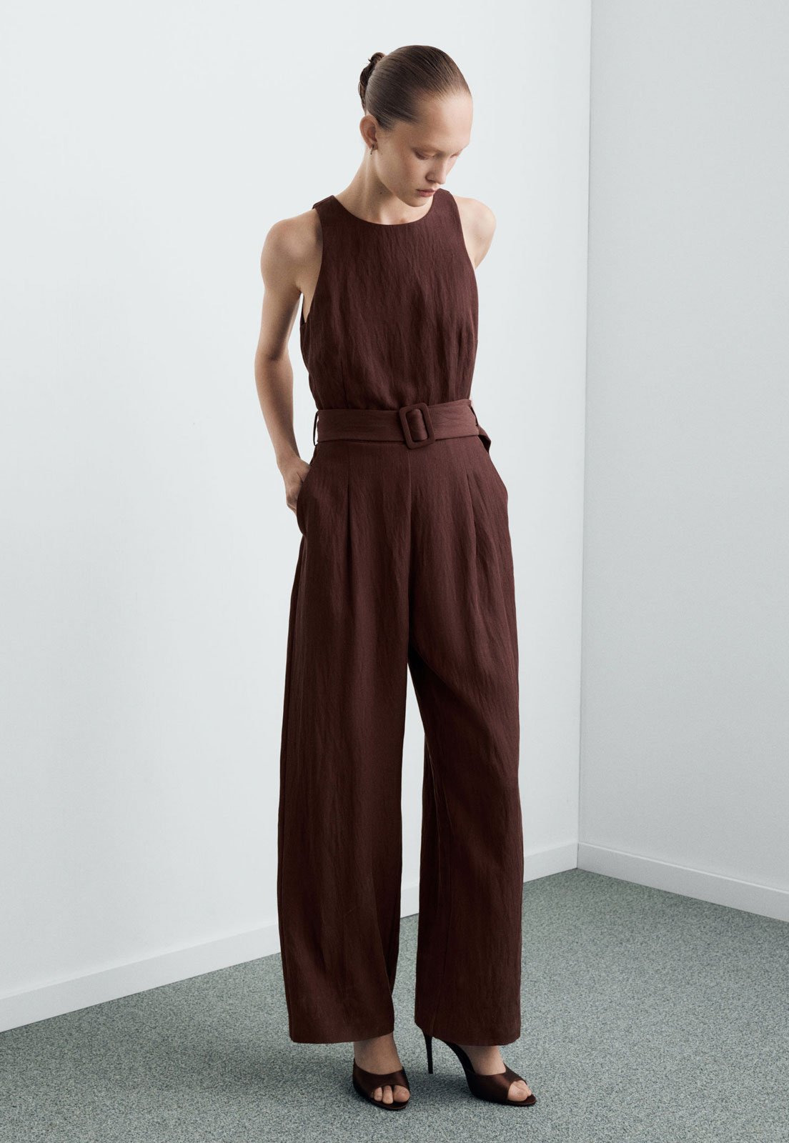 Macacão Feminino Mango Cintura Marcada Marrom