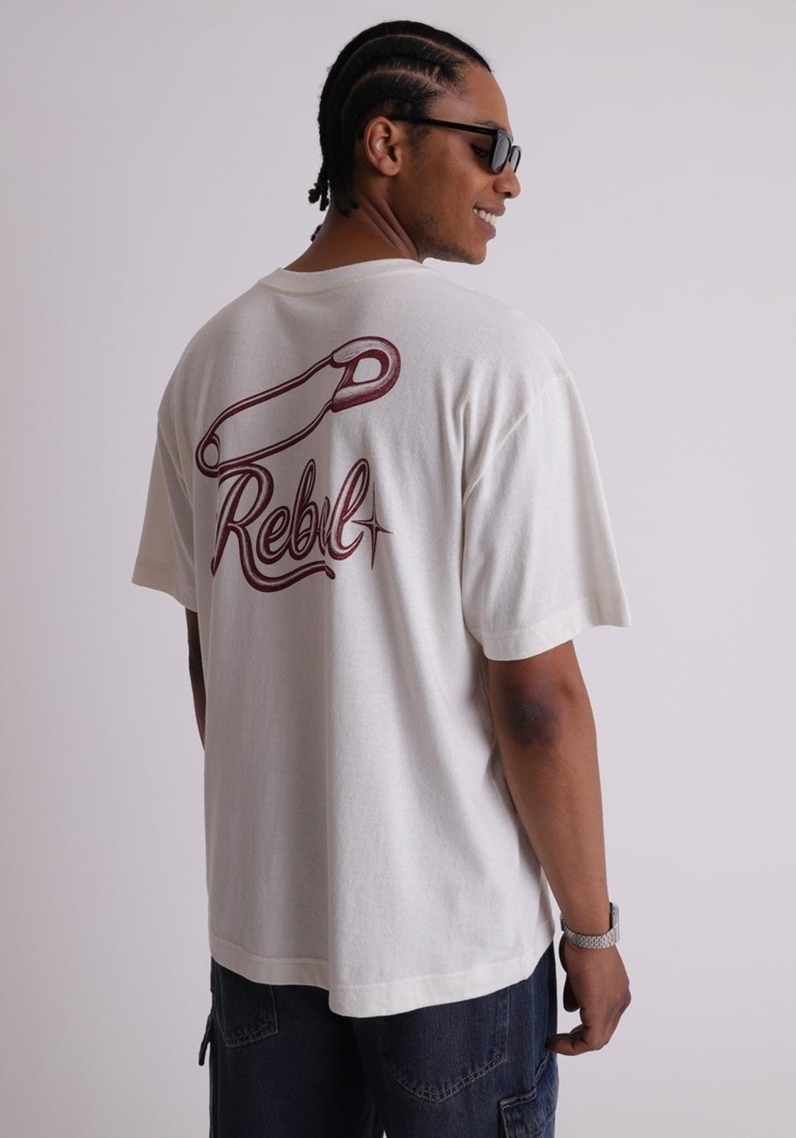 Camiseta oversized estampa rebel