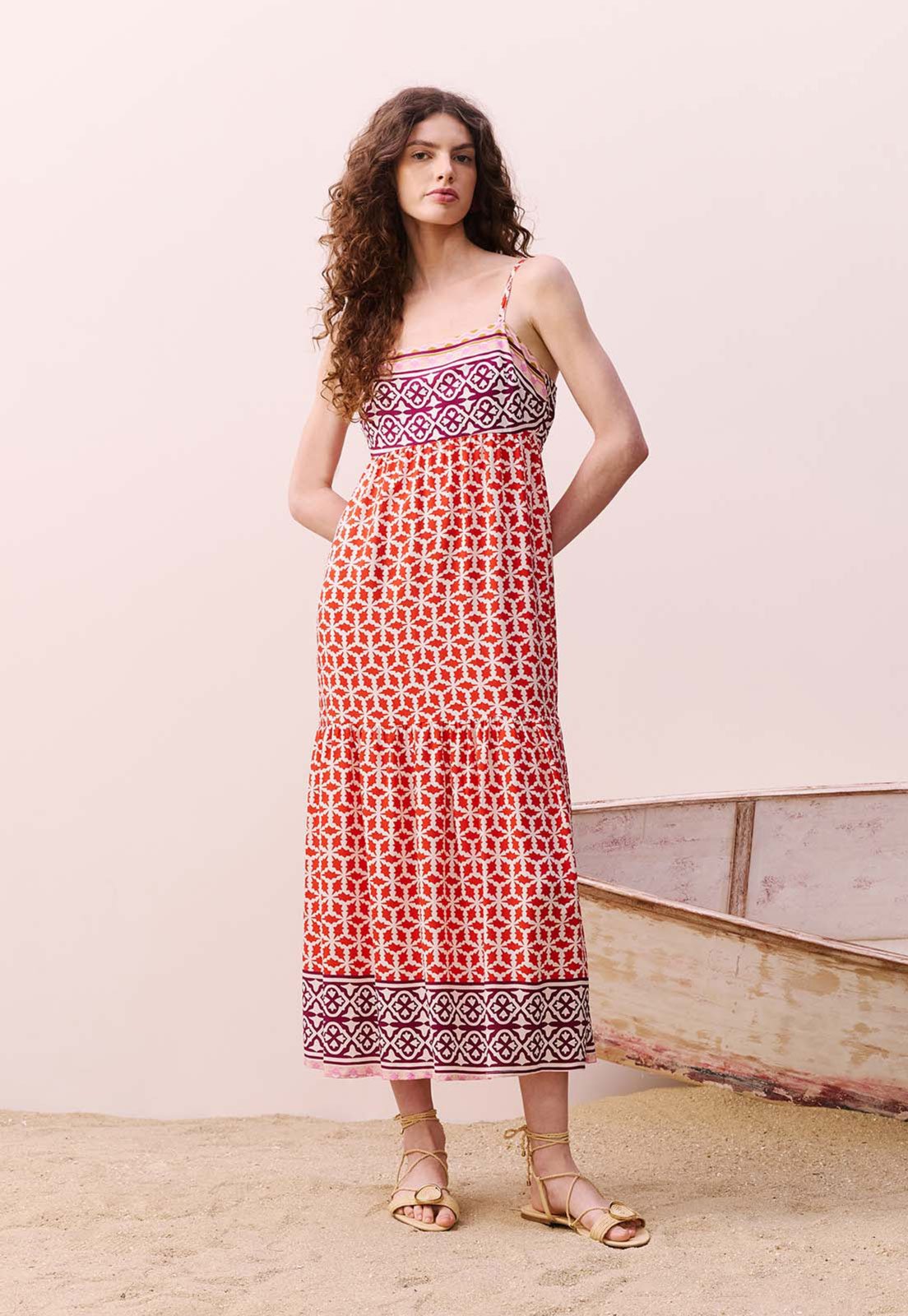 Vestido CaCay Midi Decote Reto Vermelho