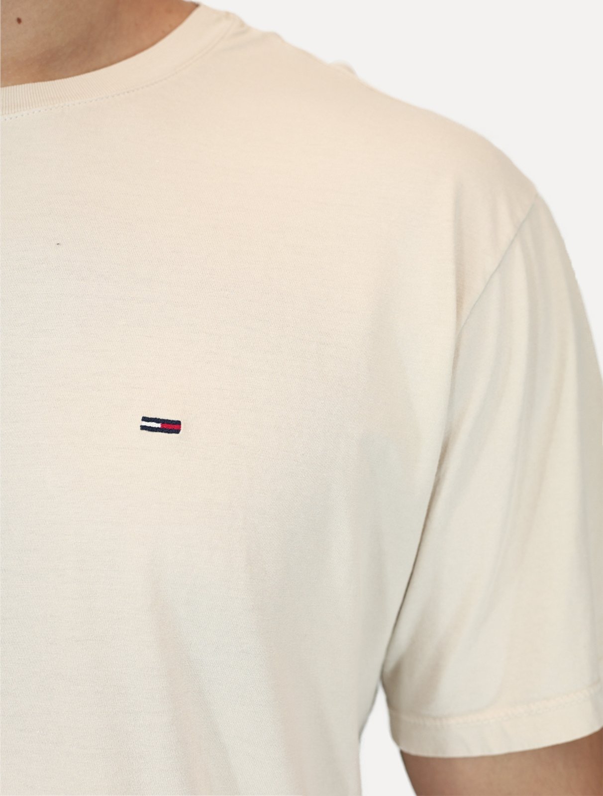 Vista 3 Camiseta Tommy Jeans Masculina Regular Jersey C-Neck Flag Areia off-white Tommy Jeans off-white