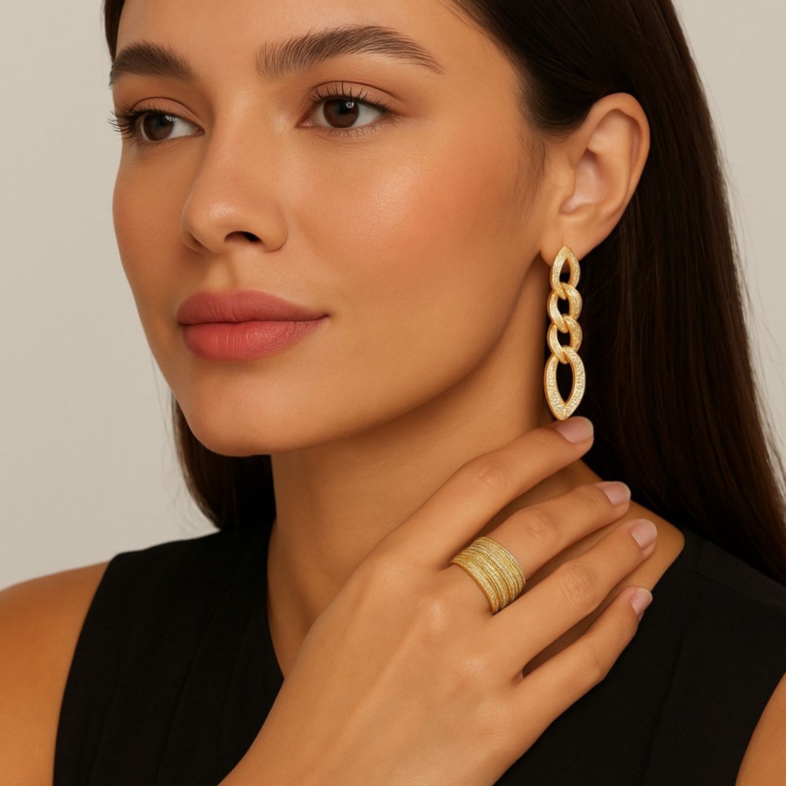 Kit Anel 17 e Brincos Dourados com Zircônias Elegantes Dourada