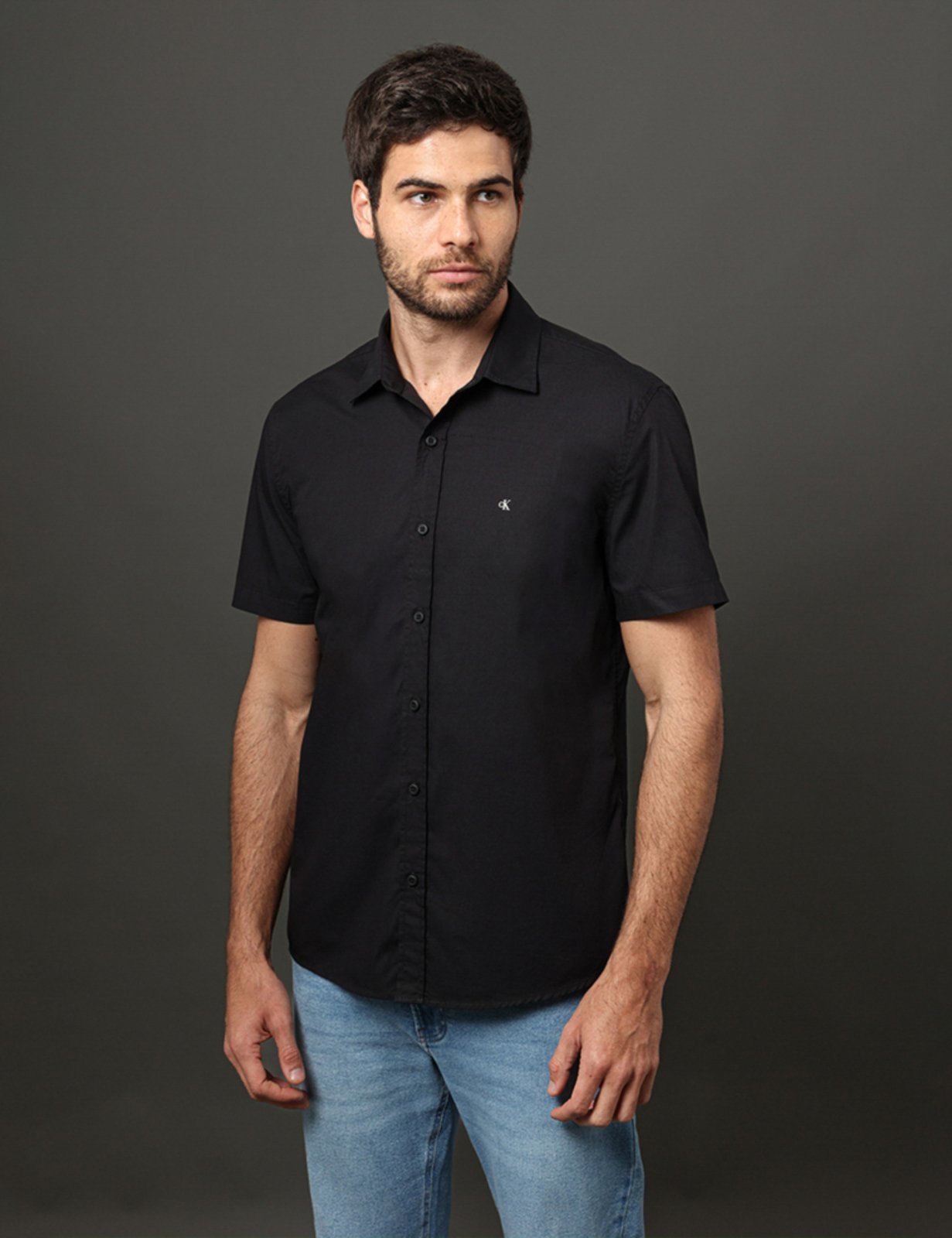 Vista 2 Camisa Manga Curta Calvin Klein Jeans Básica Logo No Peito preto Calvin Klein Jeans preto